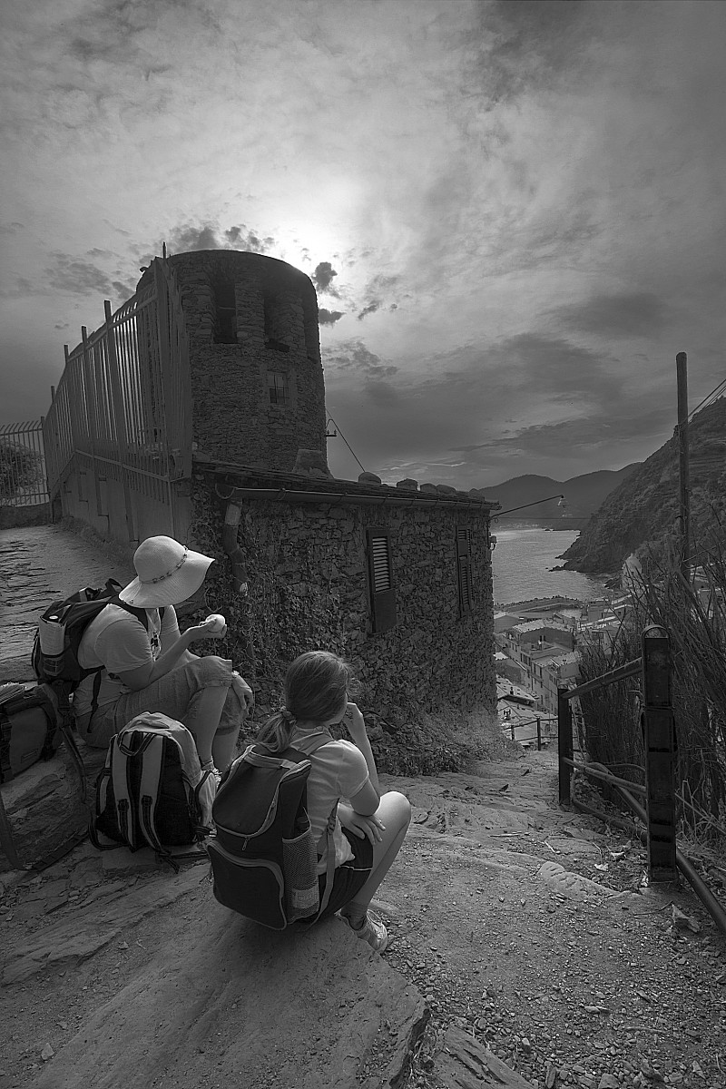 On the trails of 5 Terre.