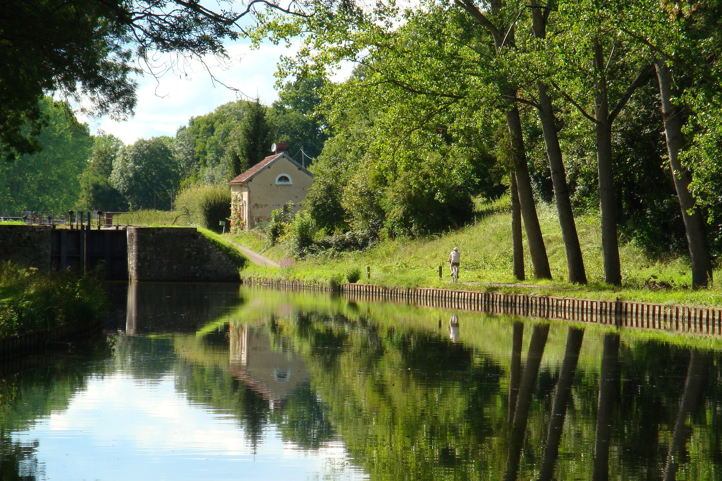In bici sul Canal de Bourgogne
