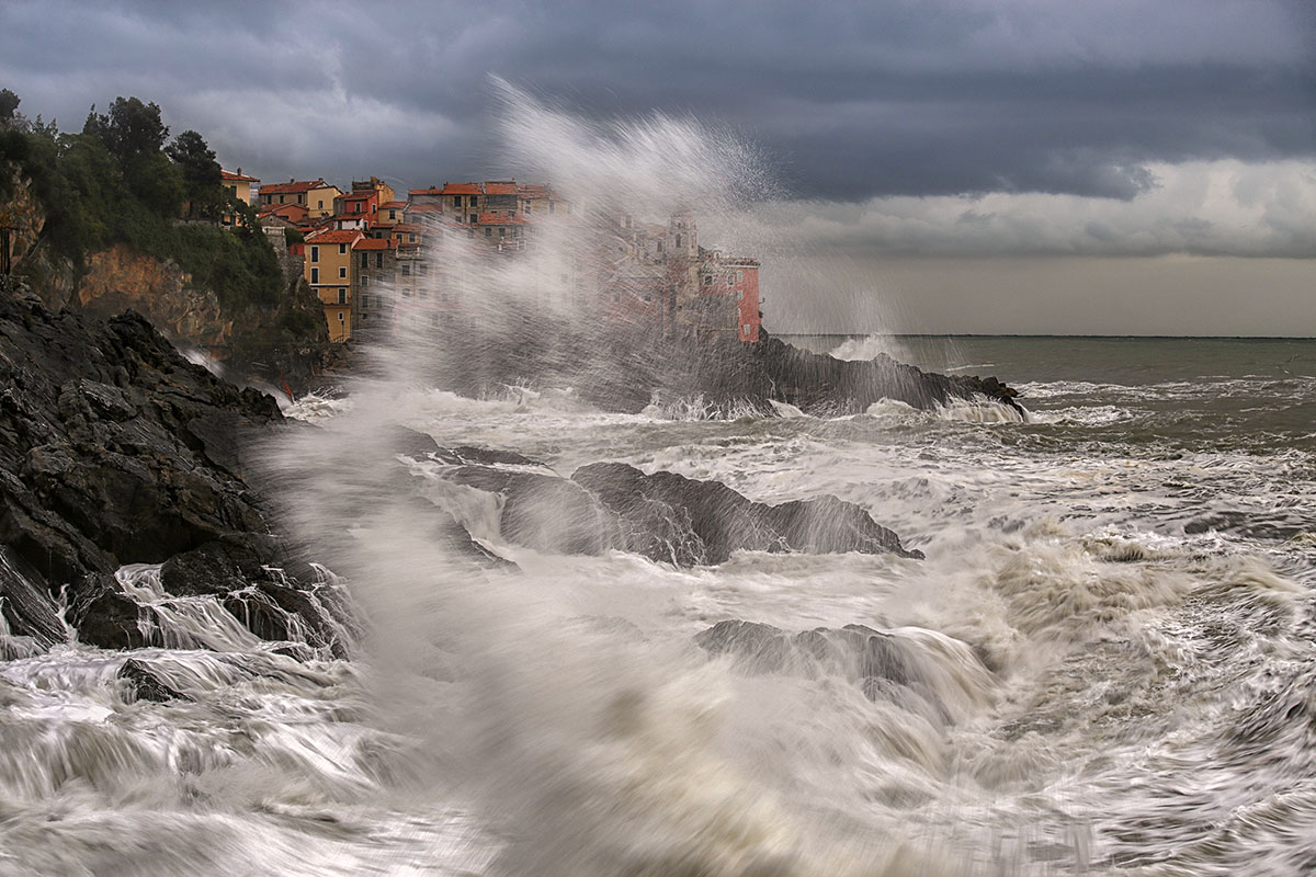 Tellaro sotto attacco
