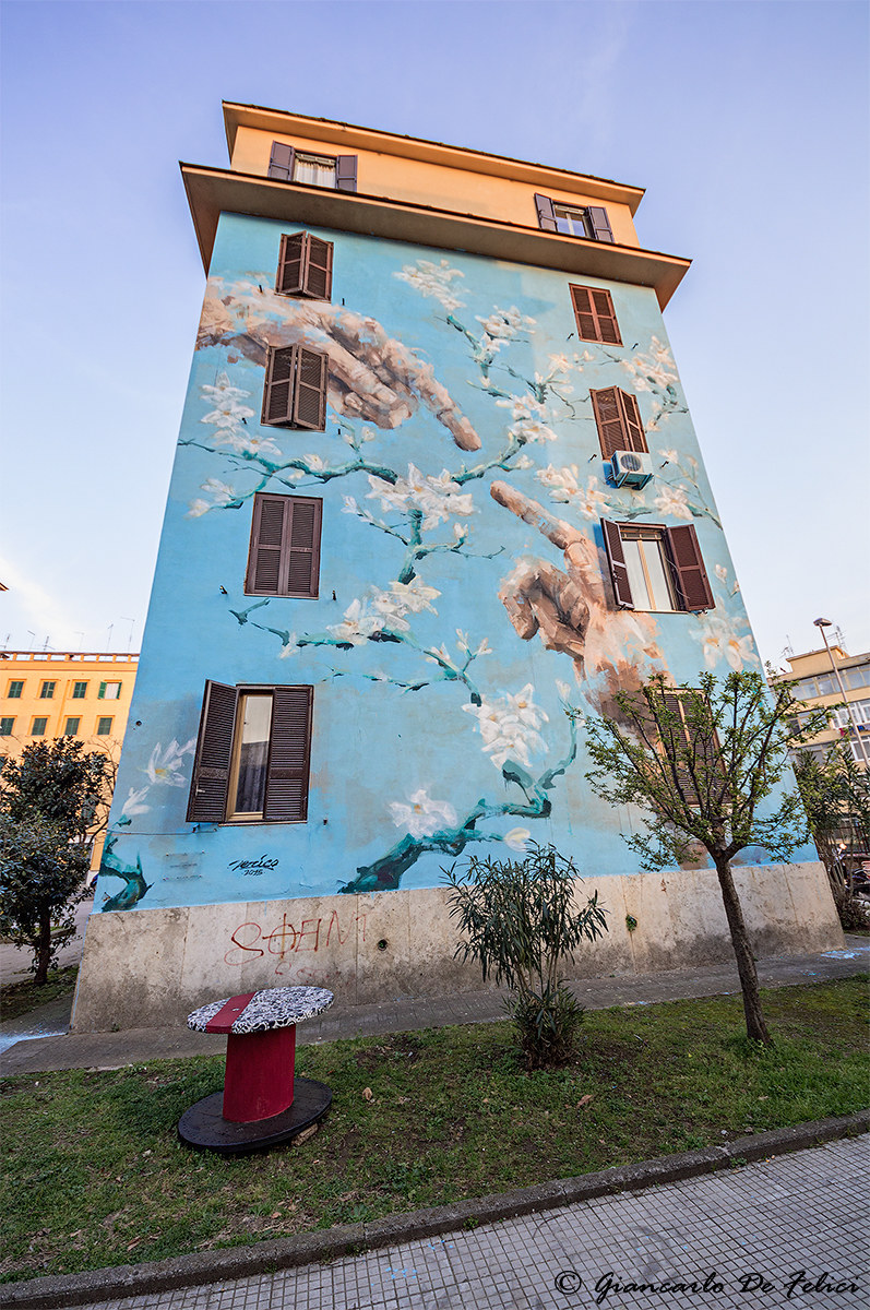 Murals: Distance Men Nature - Artist: Jerico