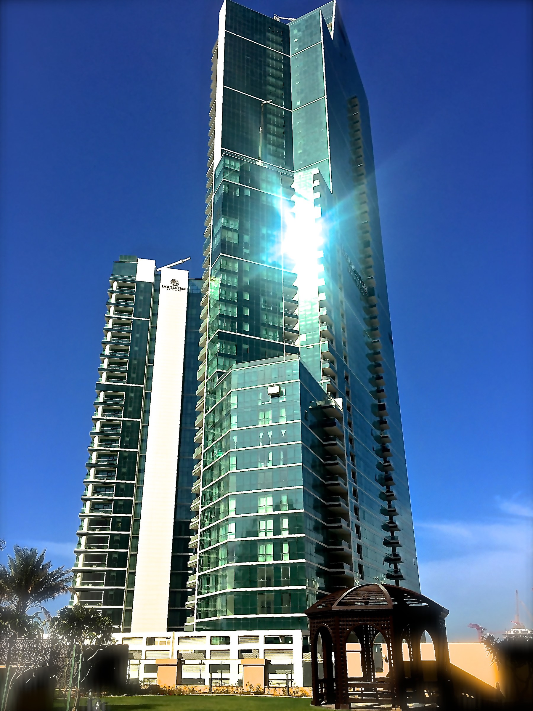 Sole che bacia la torre