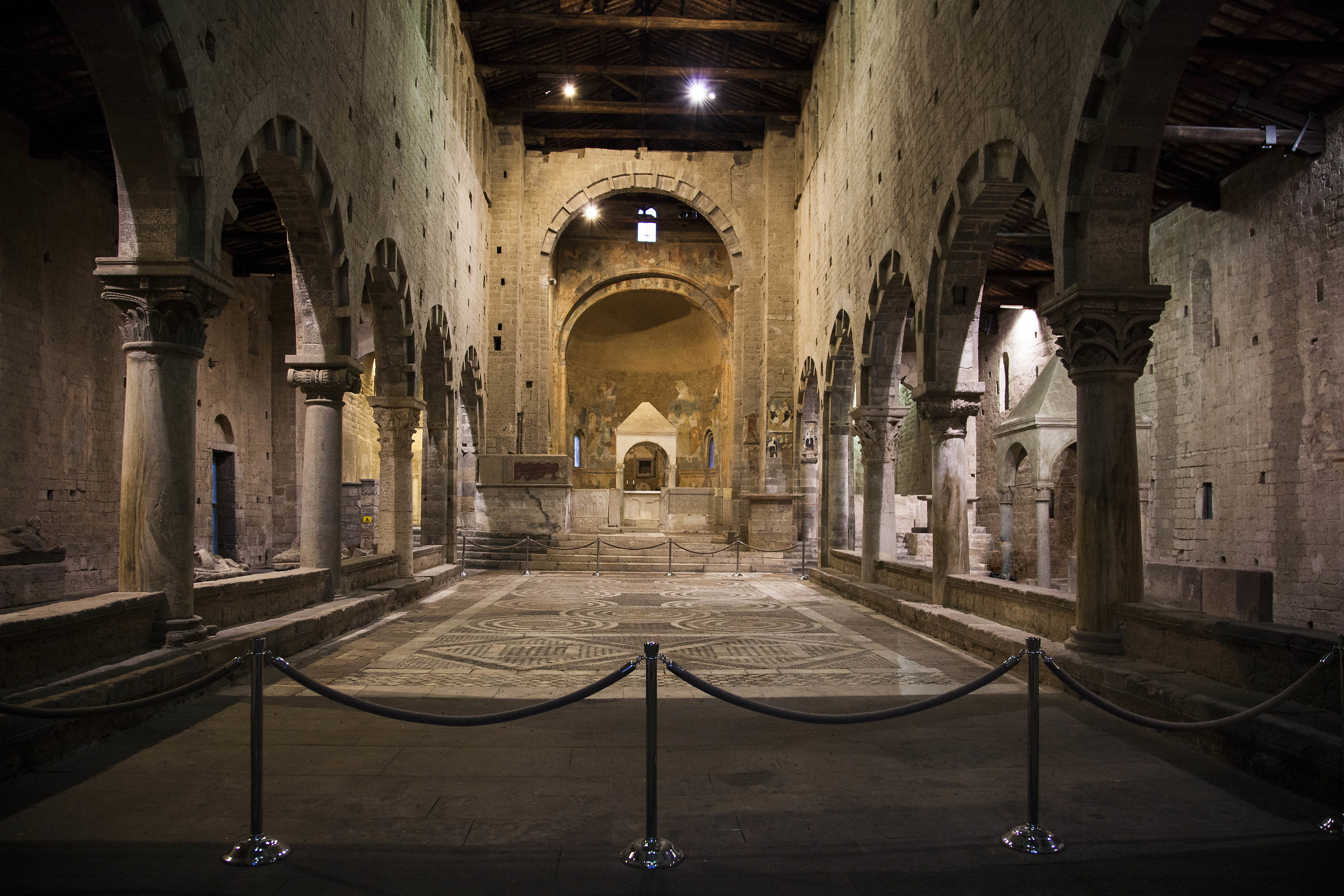 Basilica San Pietro (Tuscania)