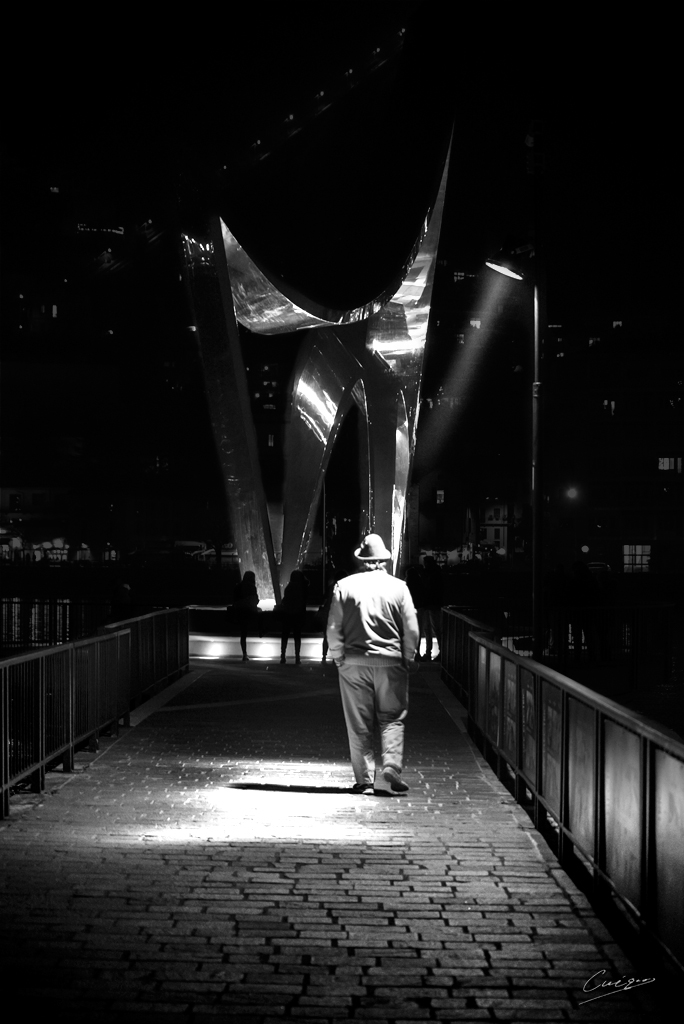 "...ognuno perso ...dentro i fatti suoi..." 'c...