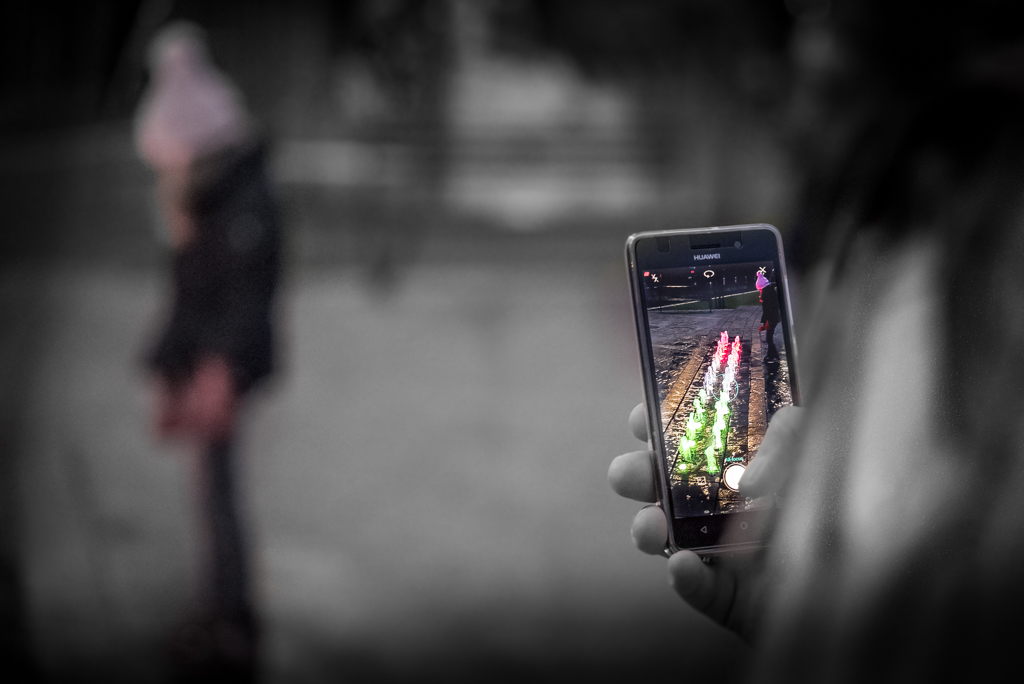 ...tutto attravero un "telefono" ormai...