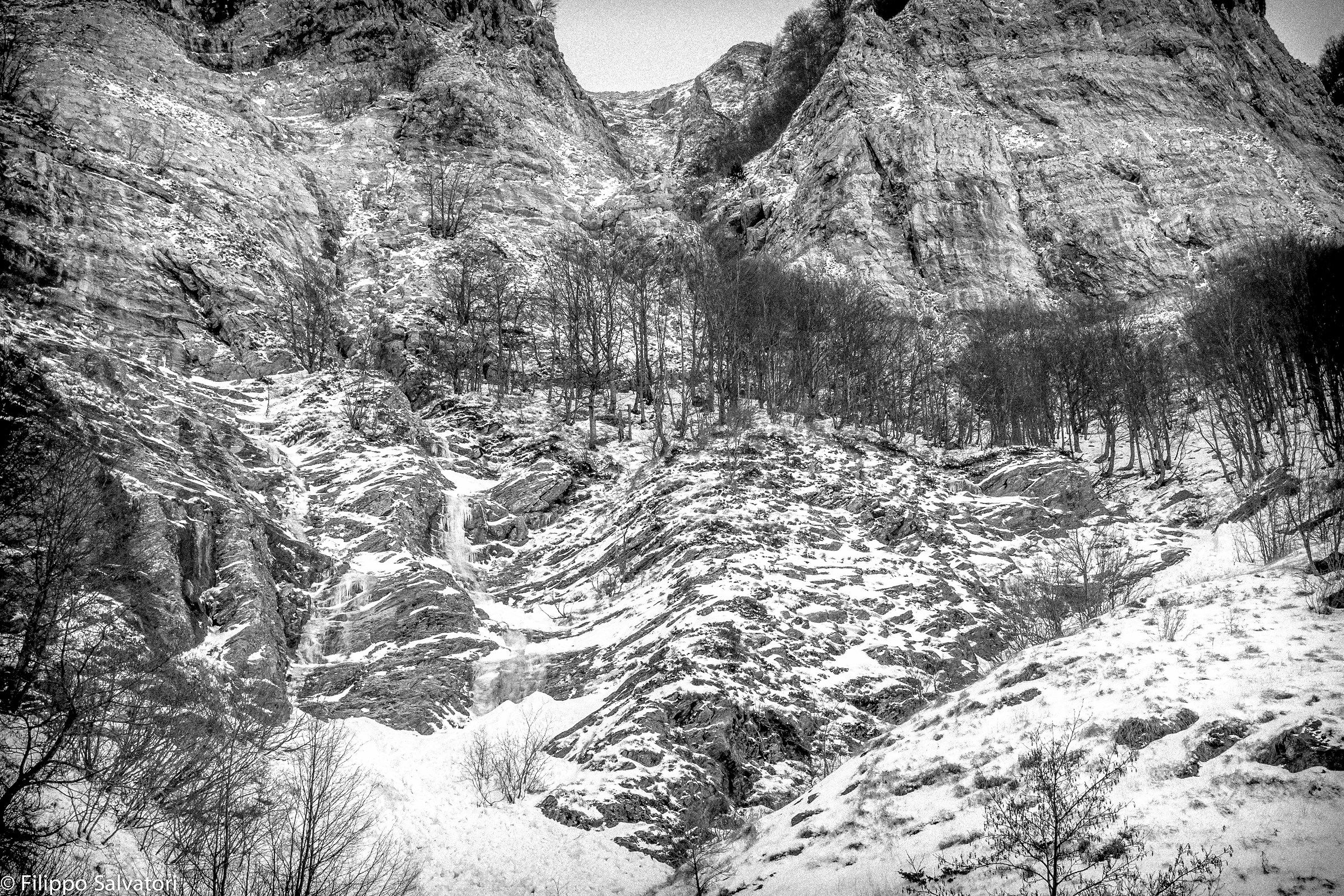 Parete del monte Corchia con neve