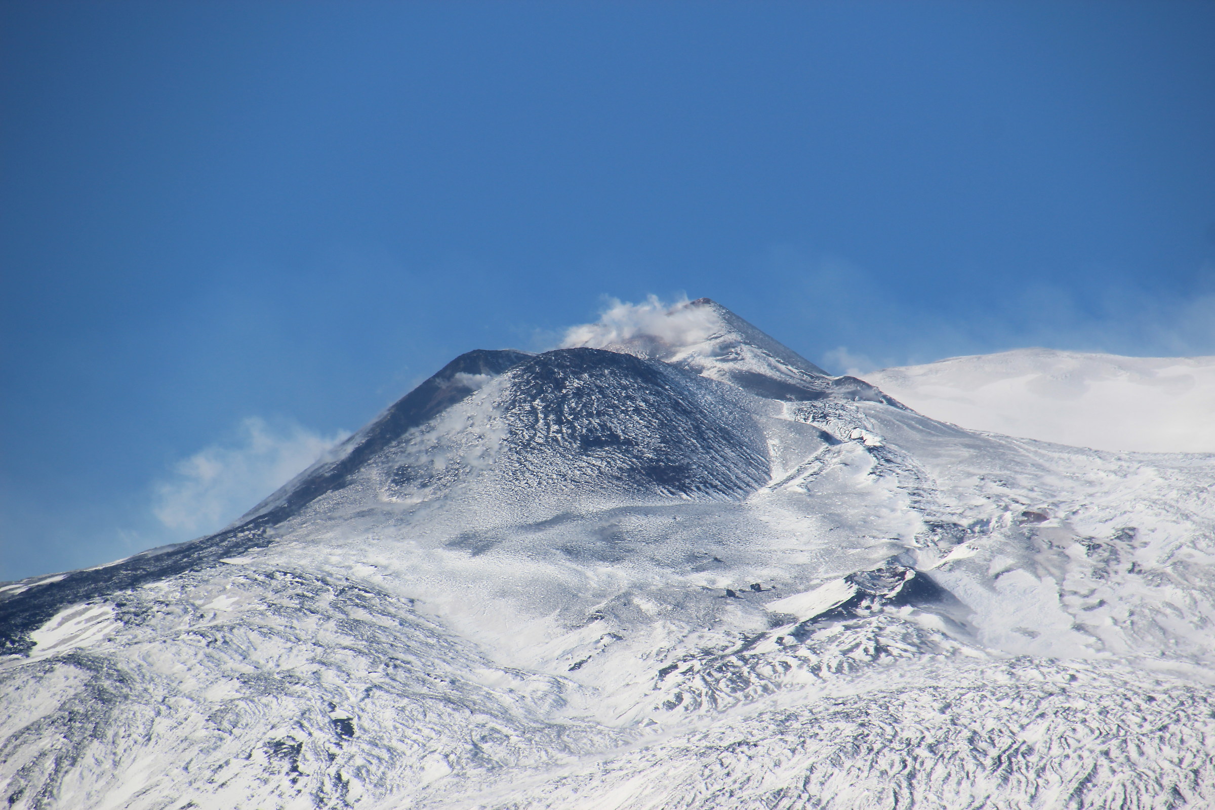 I crateri sommitali dell'Etna innevata