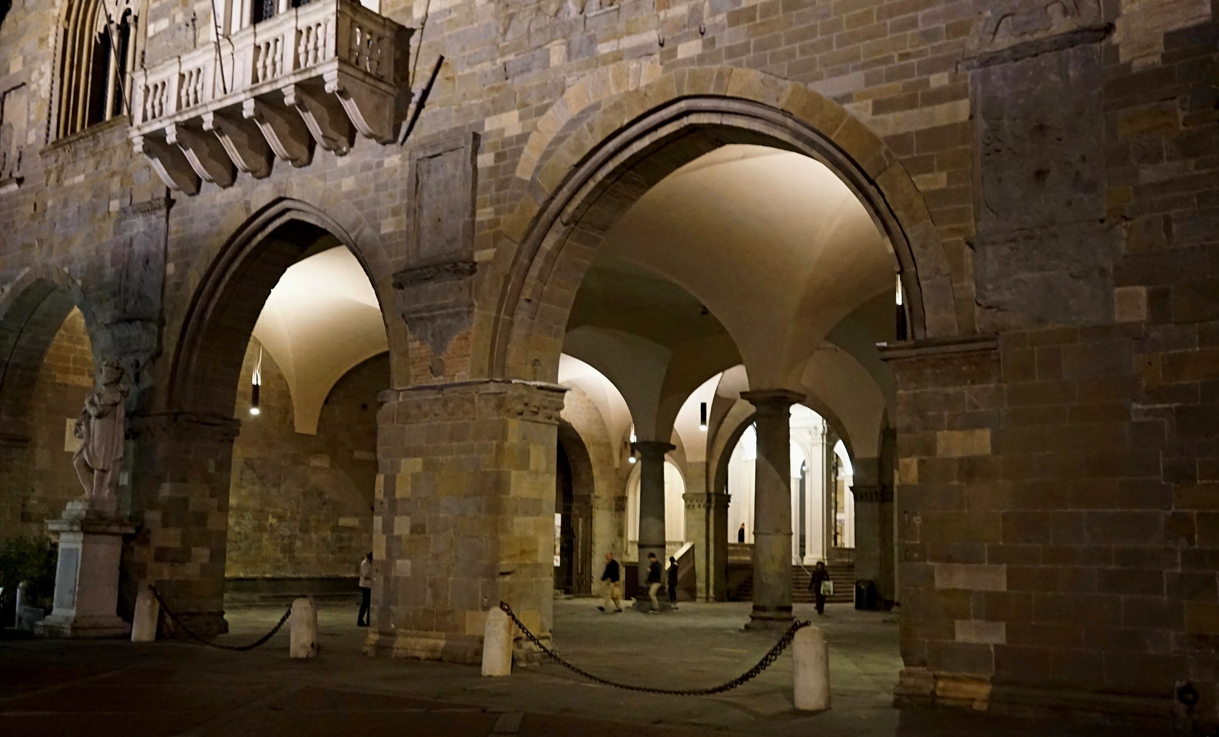 Passeggiata notturna a Bergamo Alta