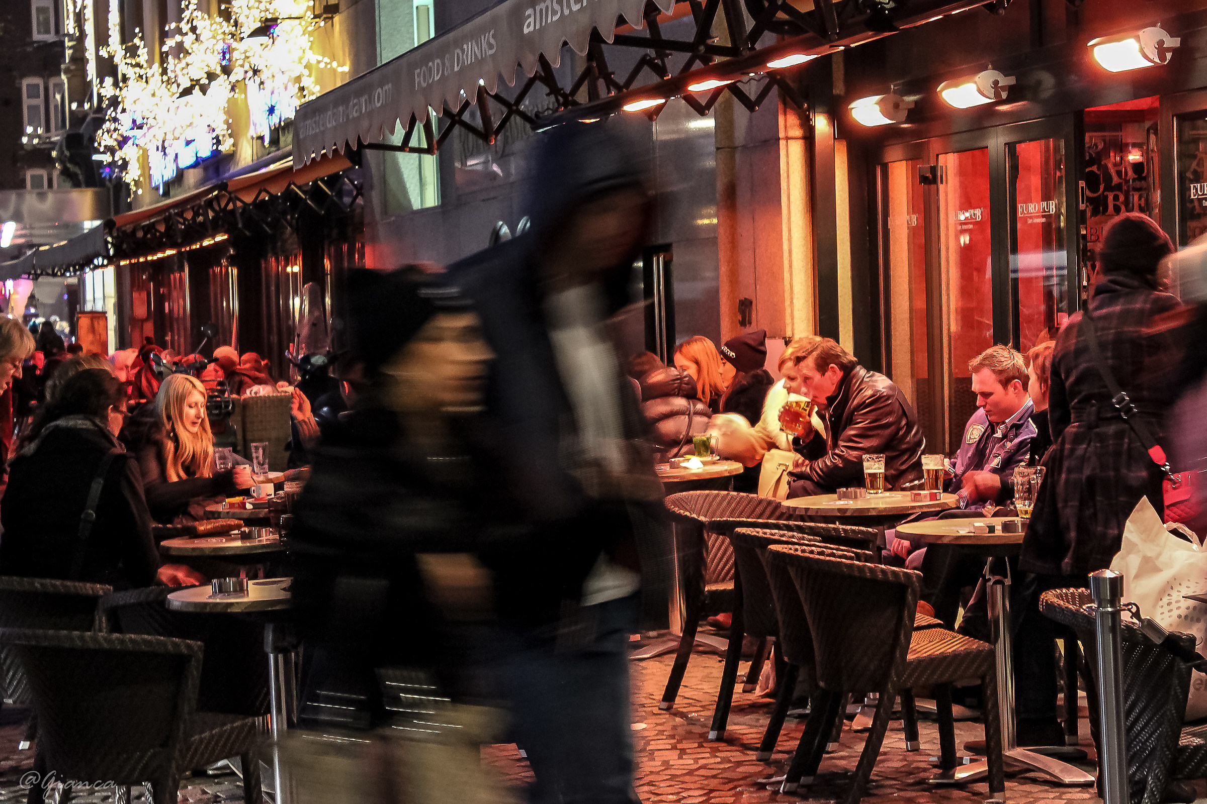 Una bella birra a Piazza Dam