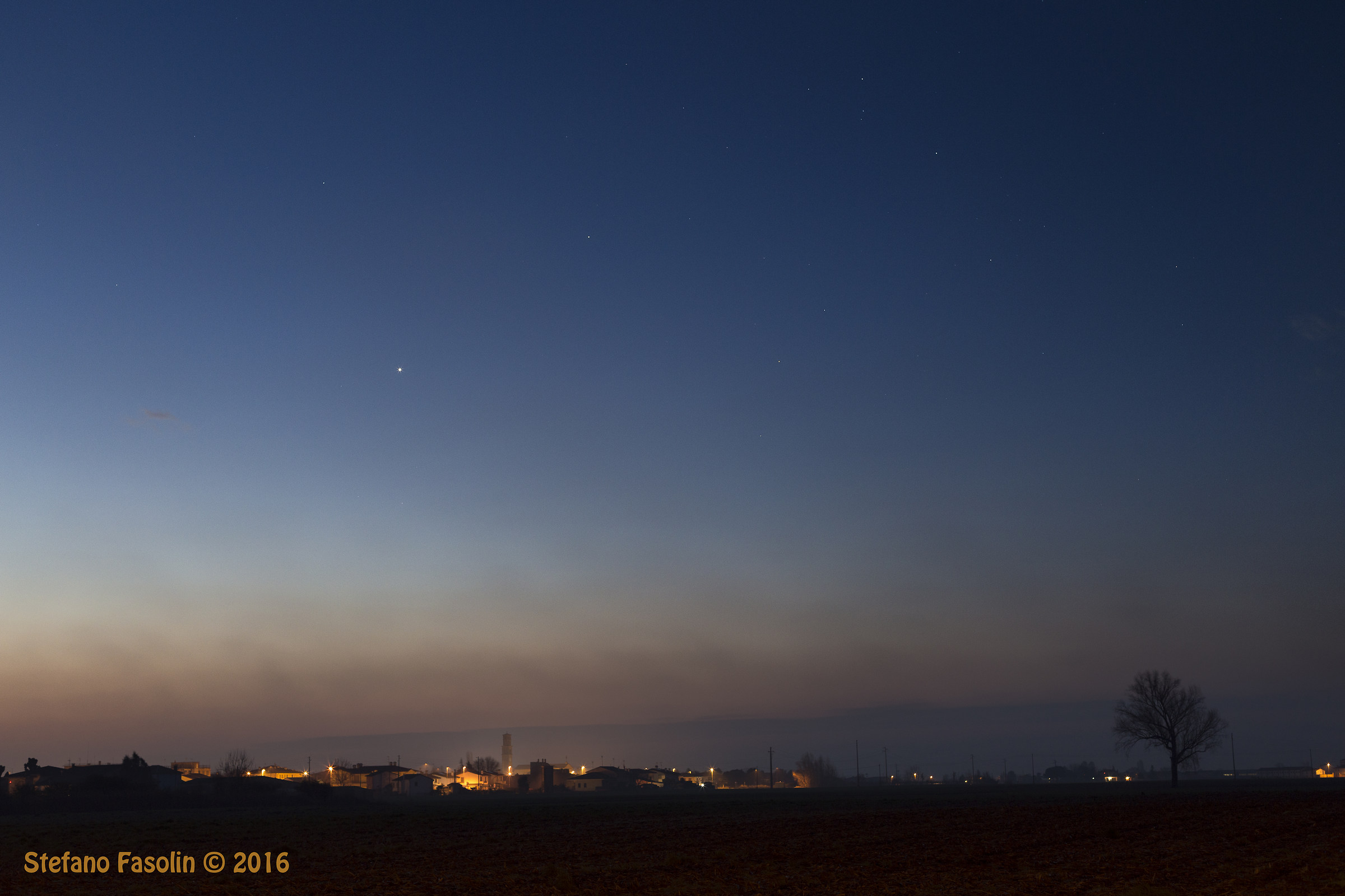 The dawn, with Venus and Saturn