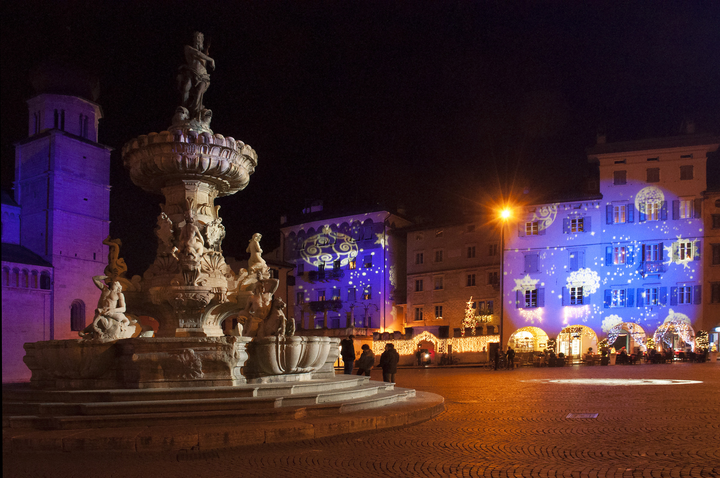 Christmas in Piazza Duomo in Trento. Neptune Fountain