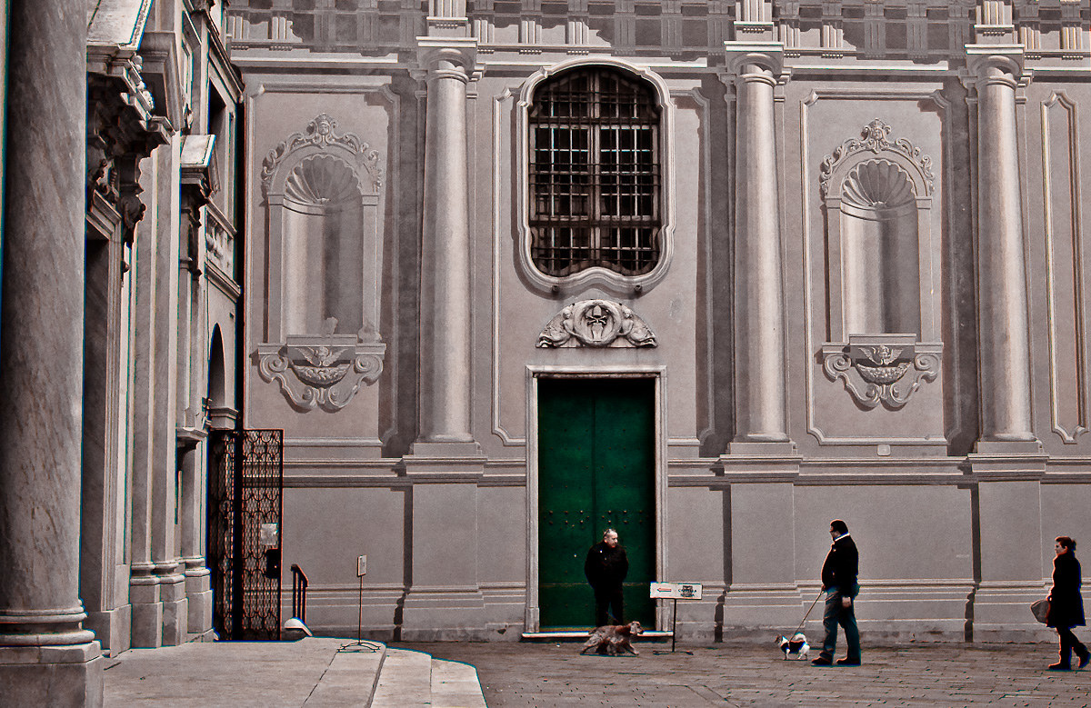 a passeggio nel centro storico di Savona