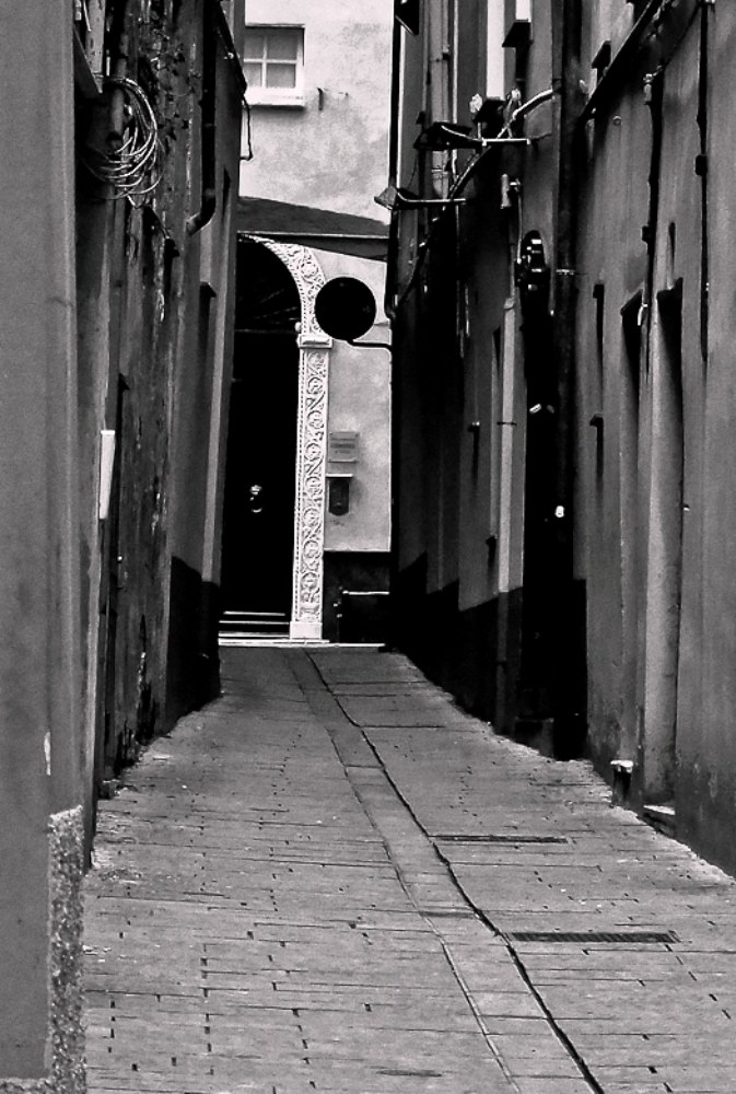 Street of the historic center of Saona