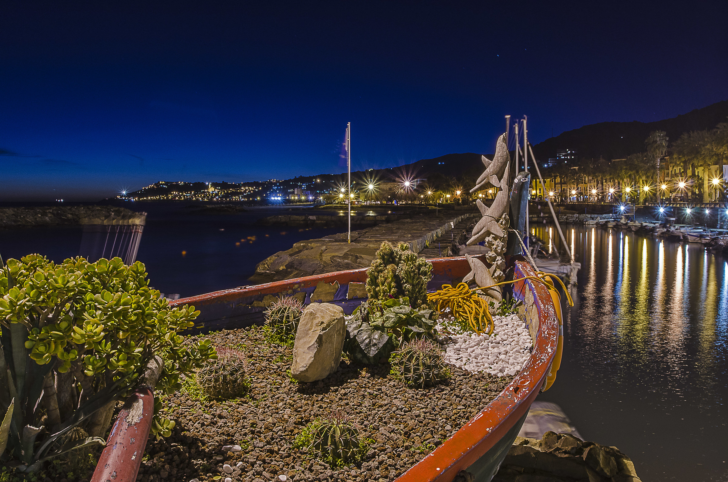 Night falls on the harbor ...
