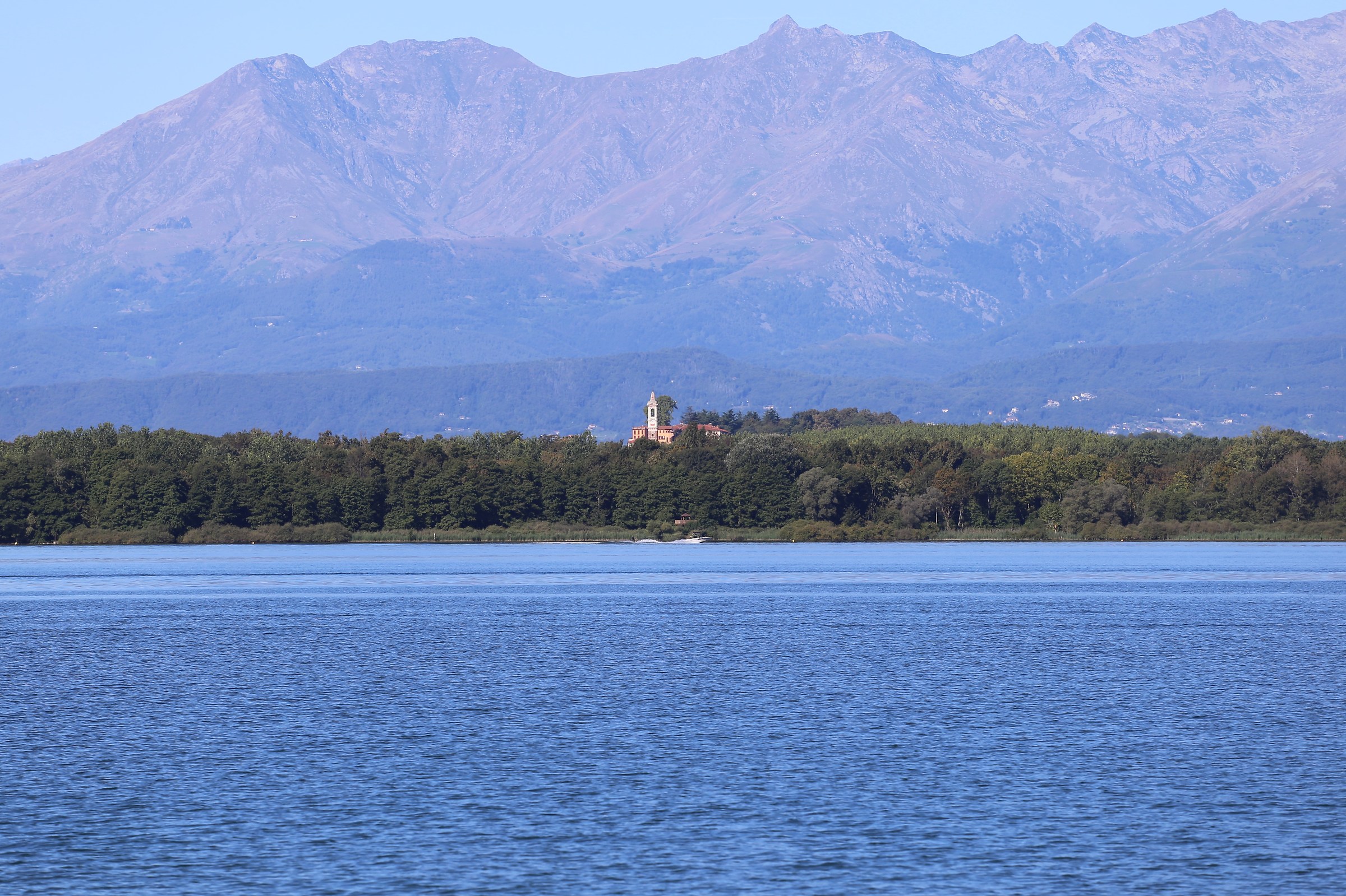 la bella dormiente vista dal lago