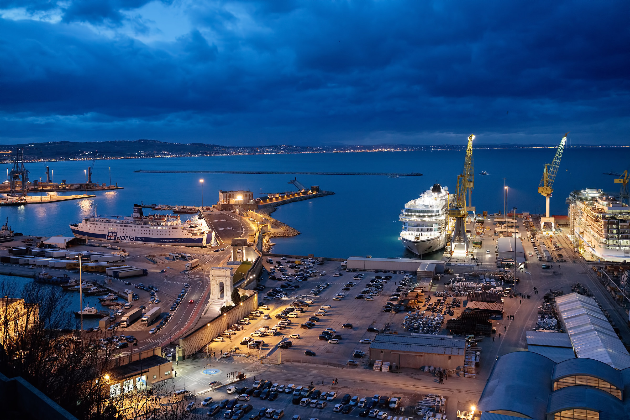 Ancona - cantiere, porto e lungomare nord