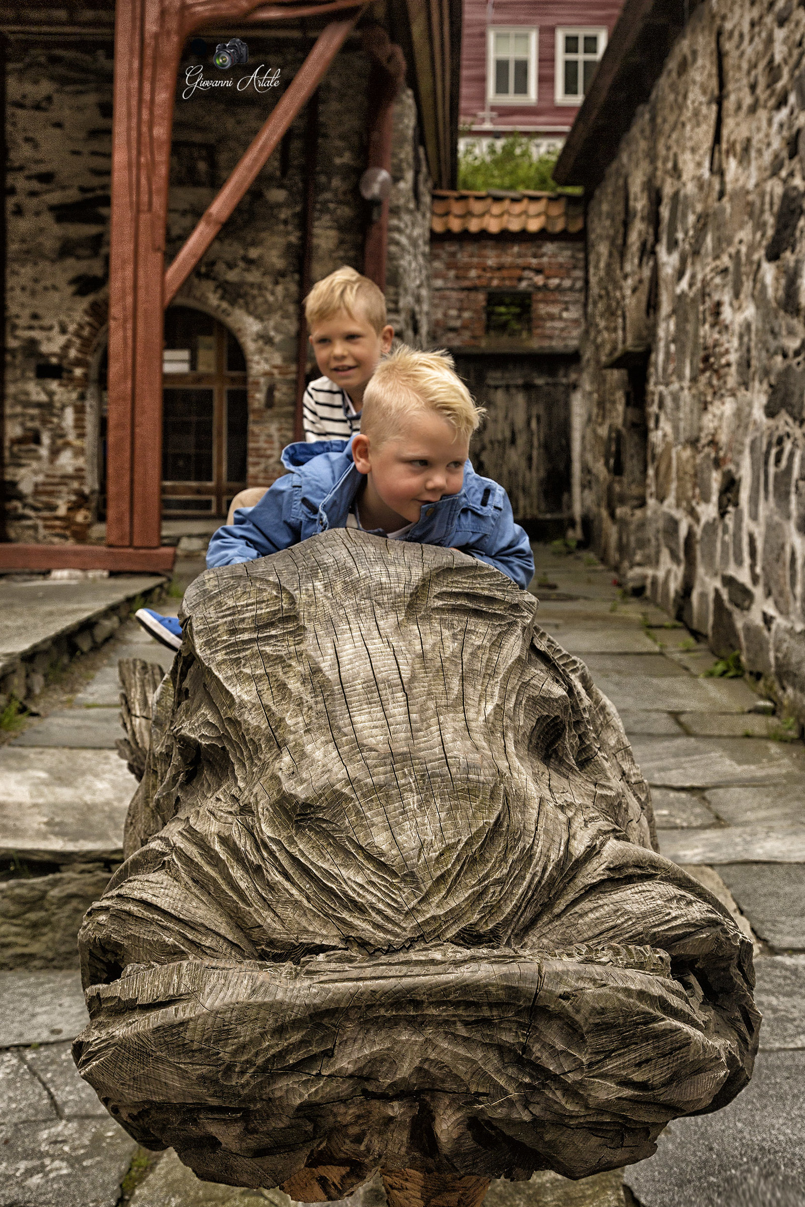 scandinava e sfrontata fanciullezza.