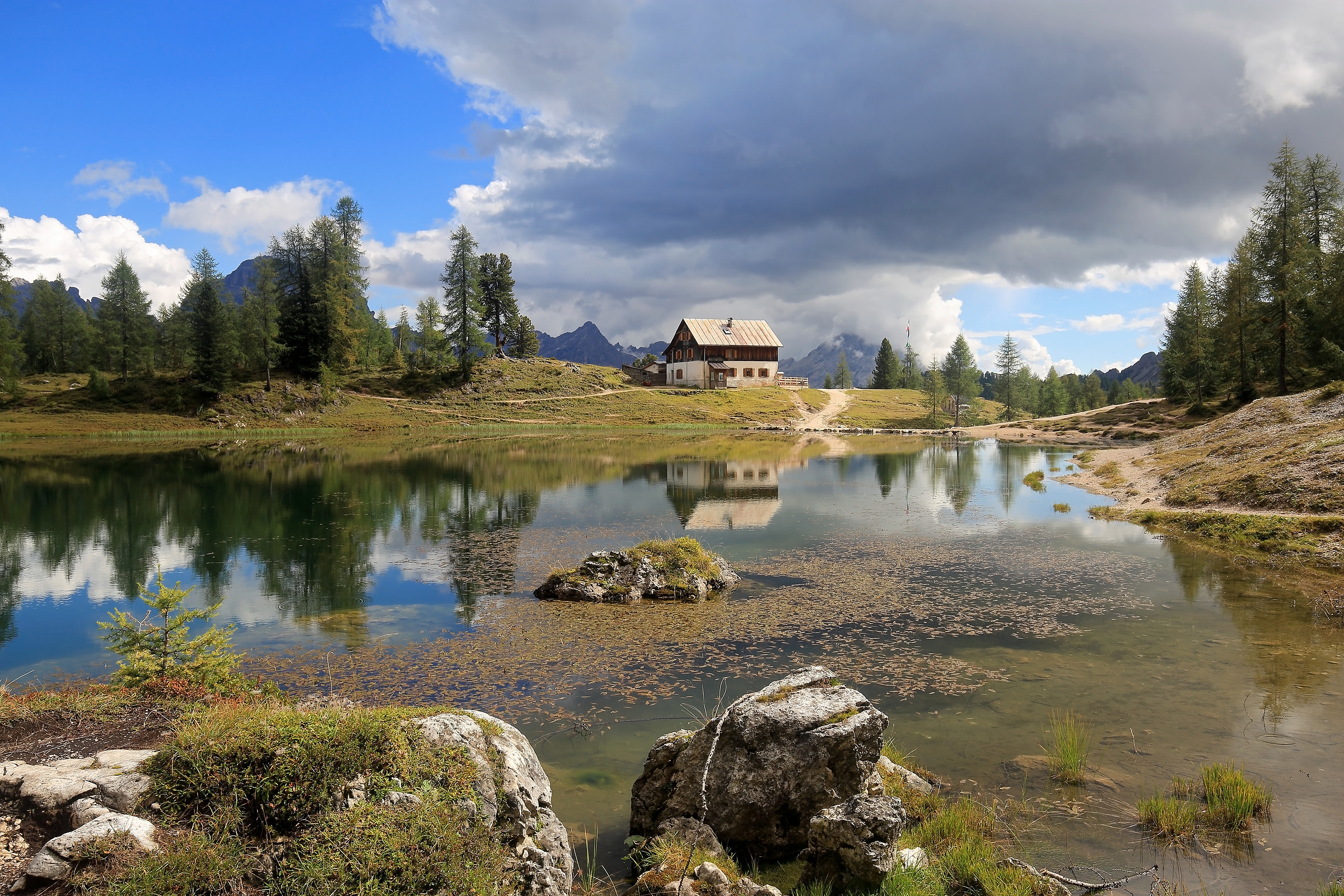 Federa lake and Rifugio Croda da Lago