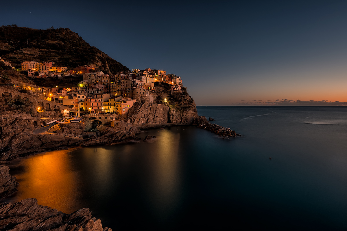Manarola in abito da sera