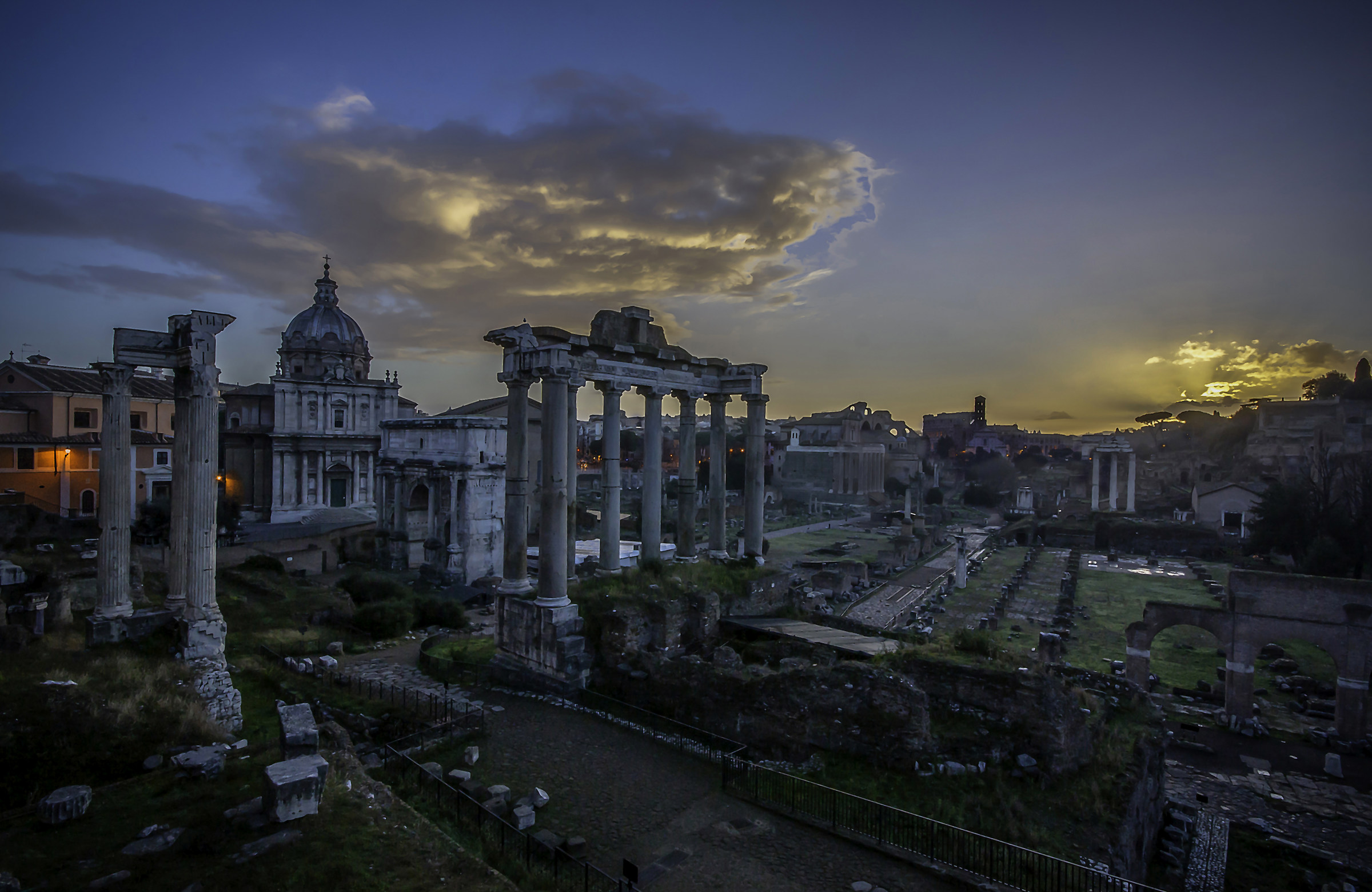 dawn in Roman Forum