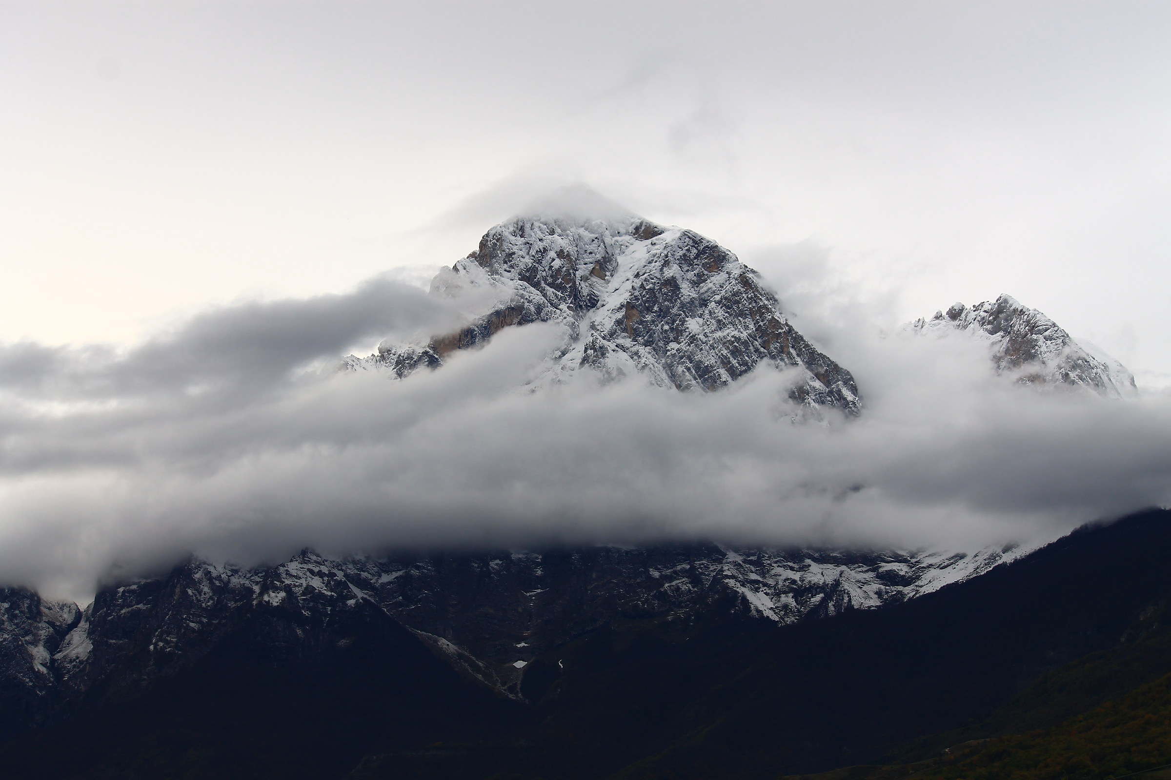 The Gran Sasso put the scarf
