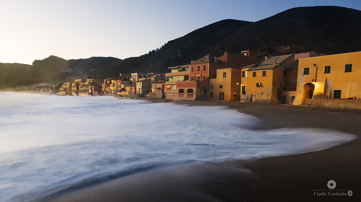 Varigotti l'onda della sera