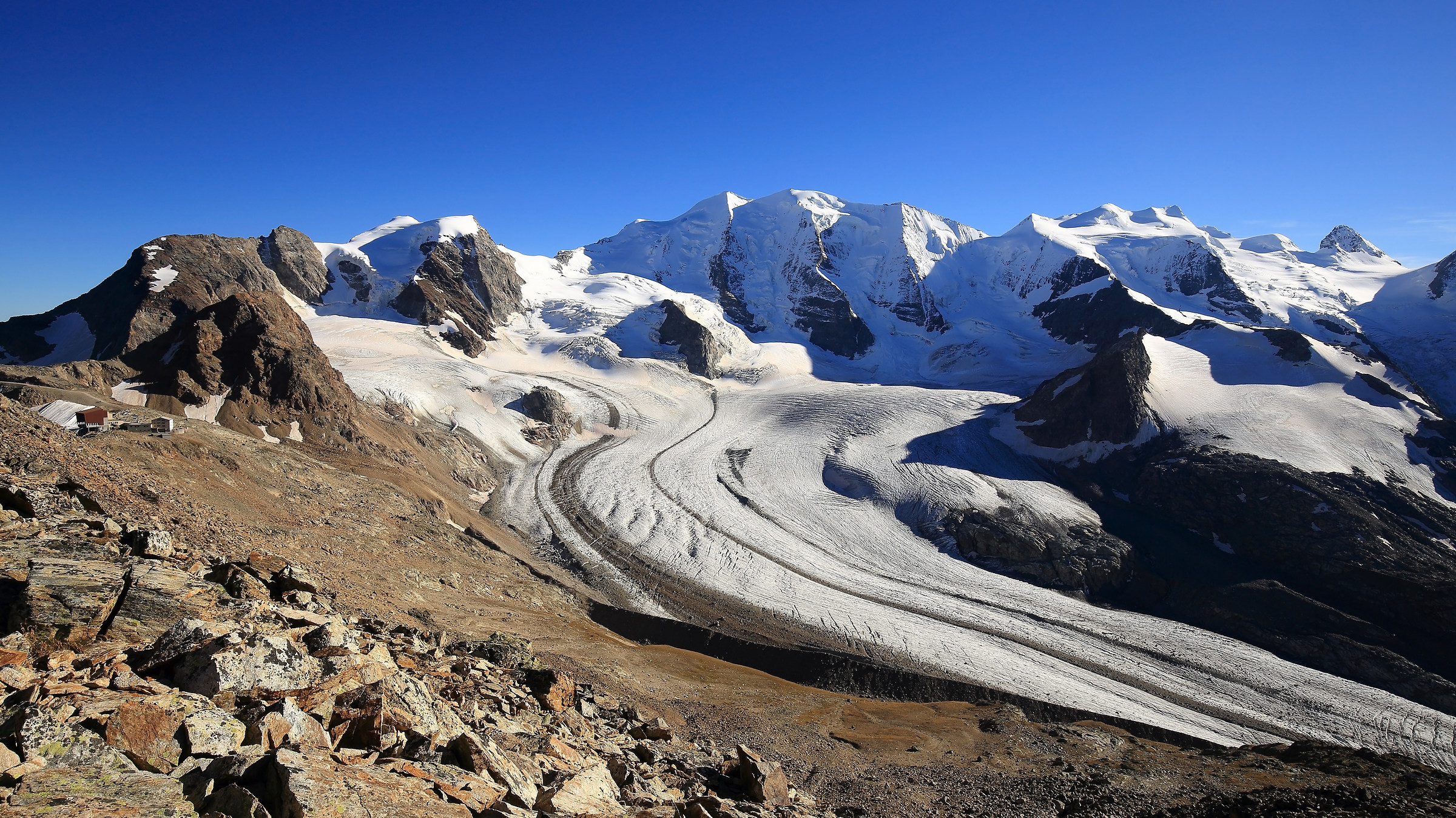 Downhill from Munt Pers.