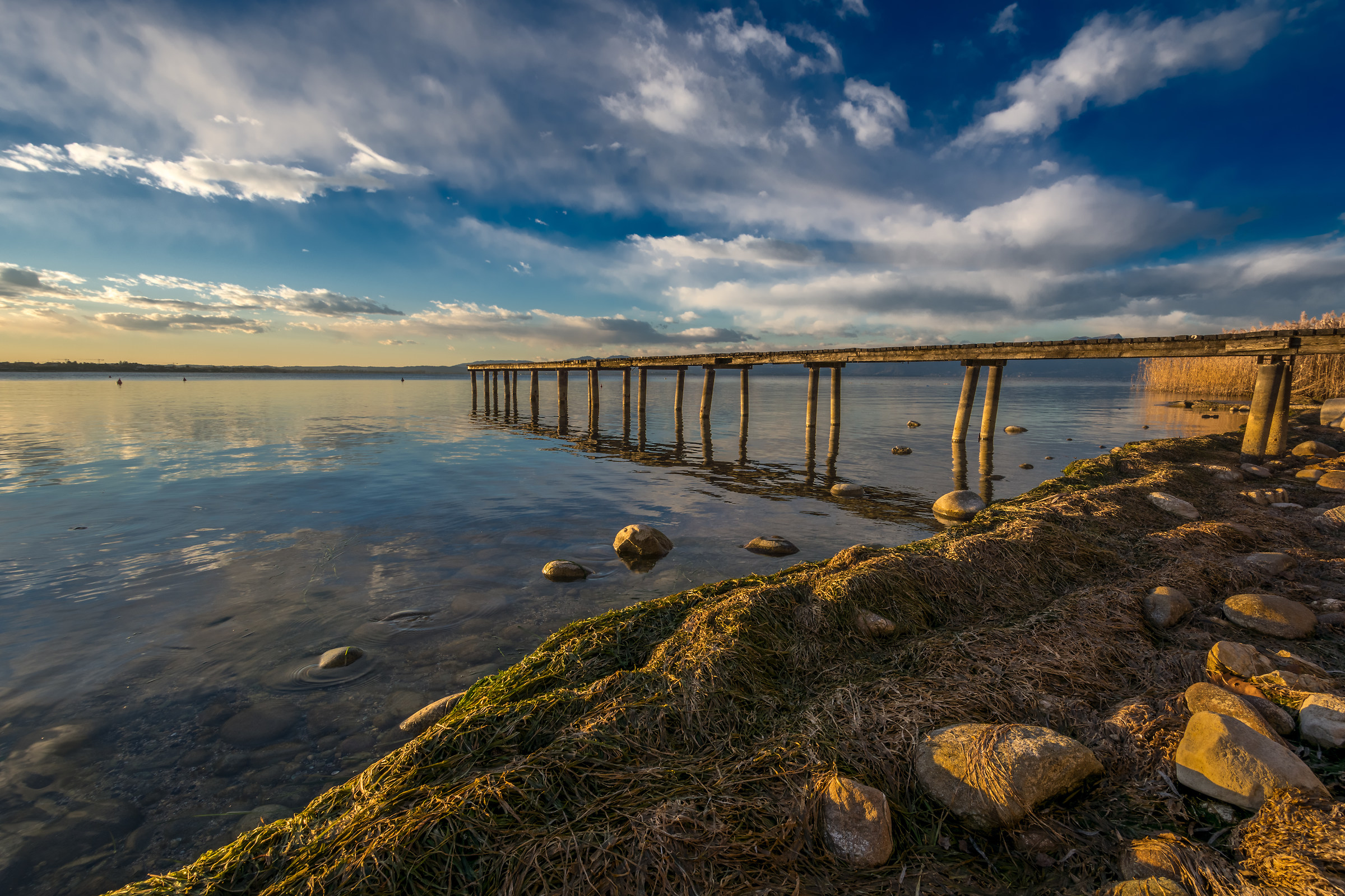 Luce sul vecchio pontile