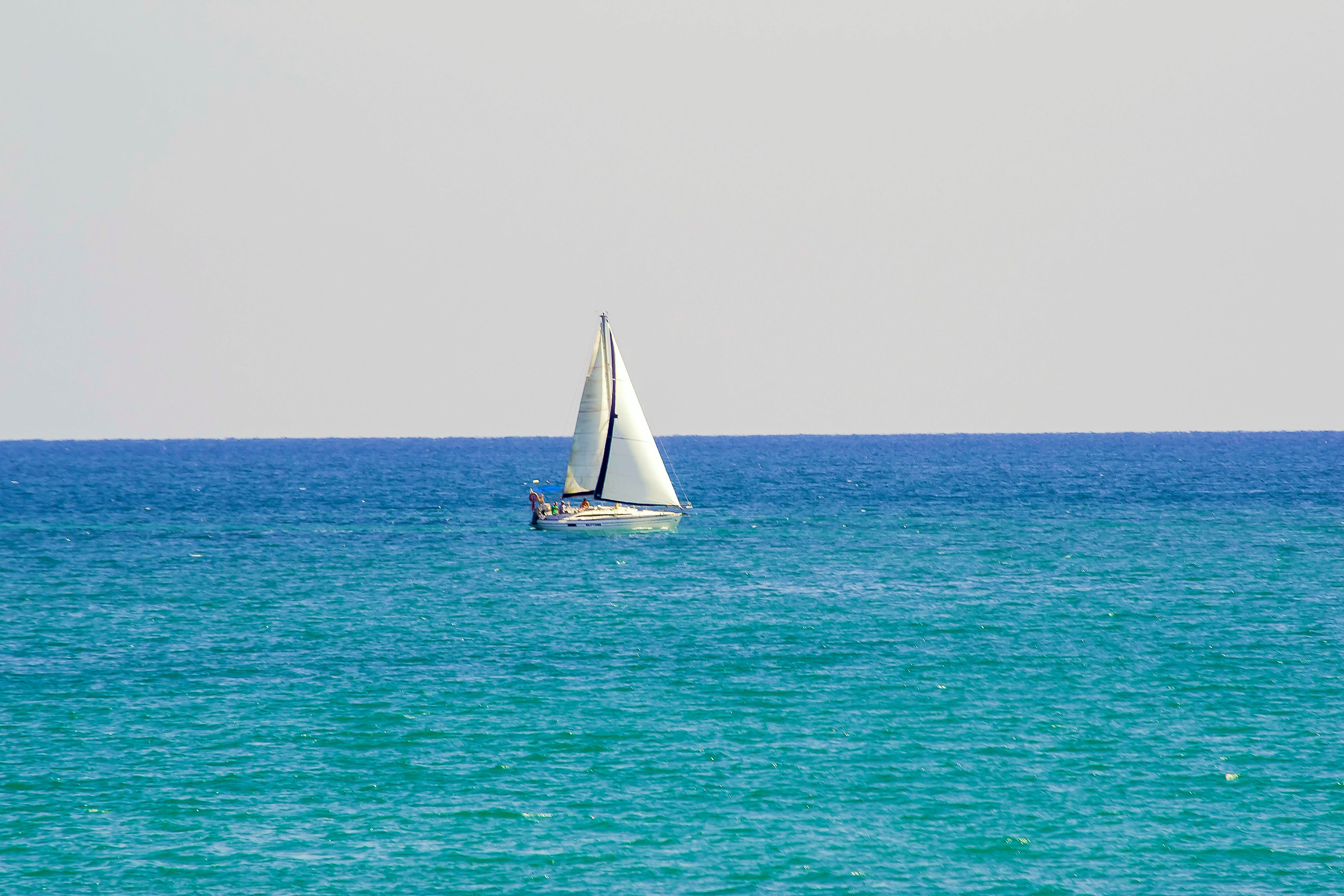 Là in mezzo al mar.