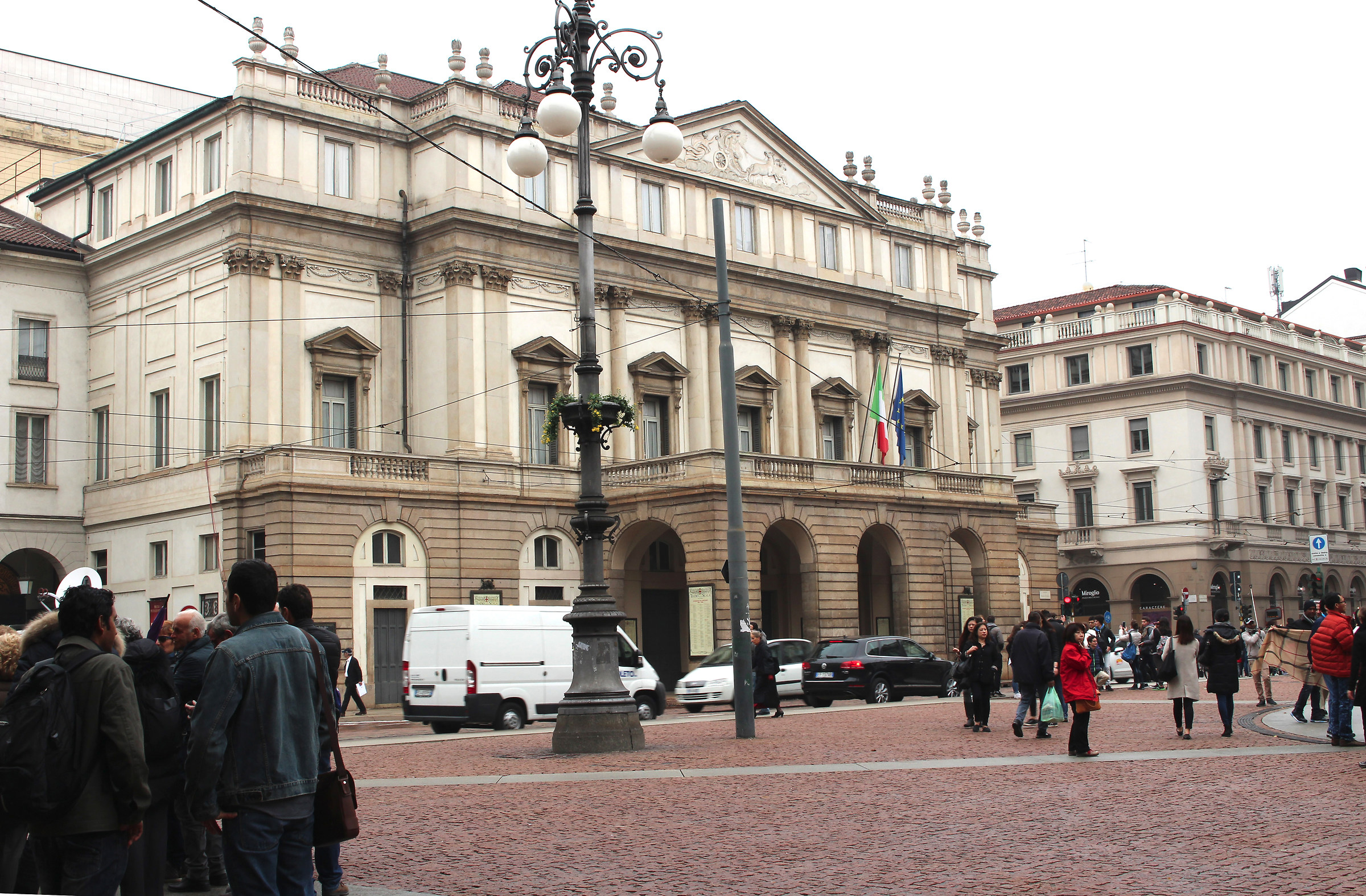 Piazza della Scala at five pm