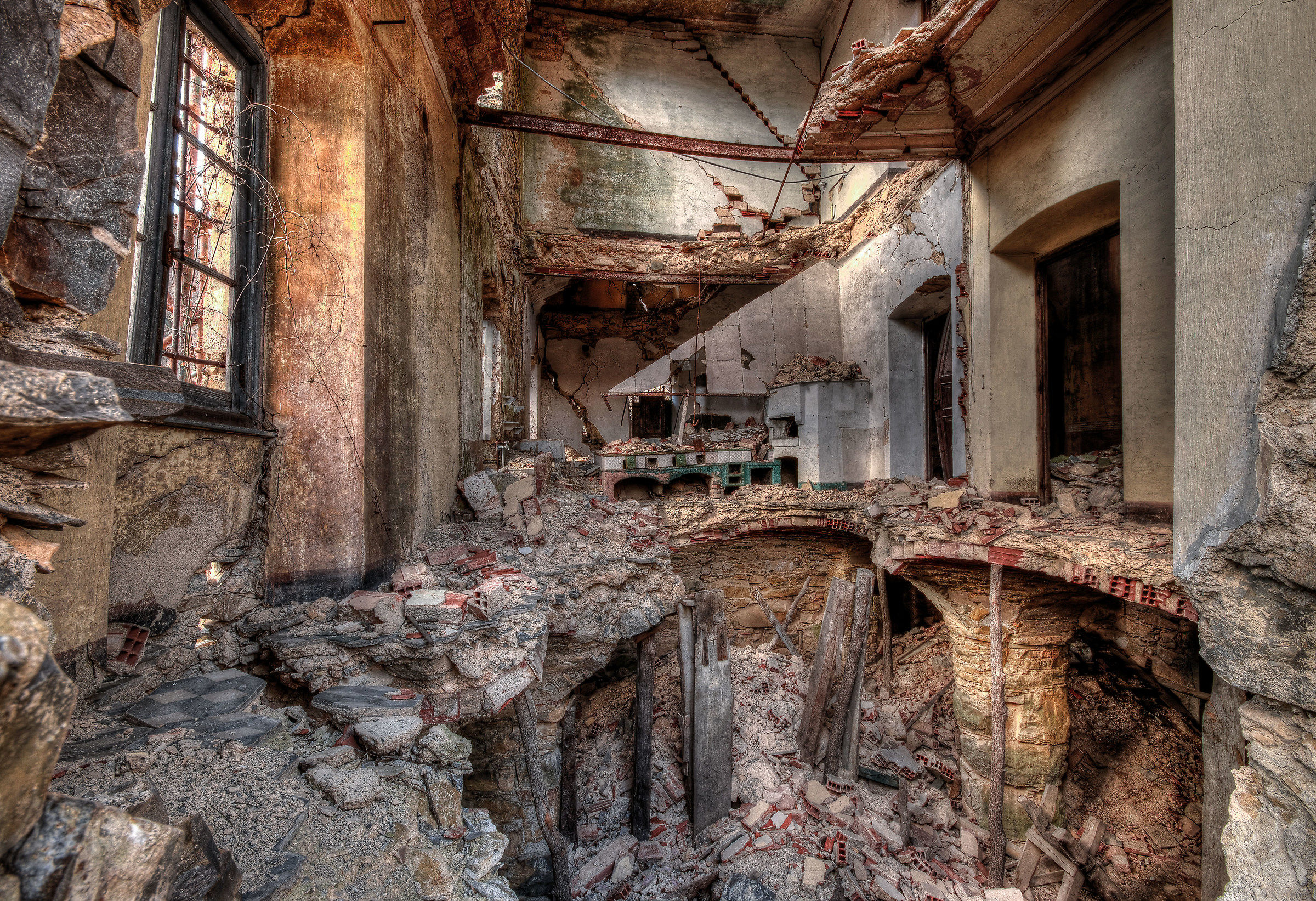 Canonica gutted church of San Ruffino- Cerendero (Al)