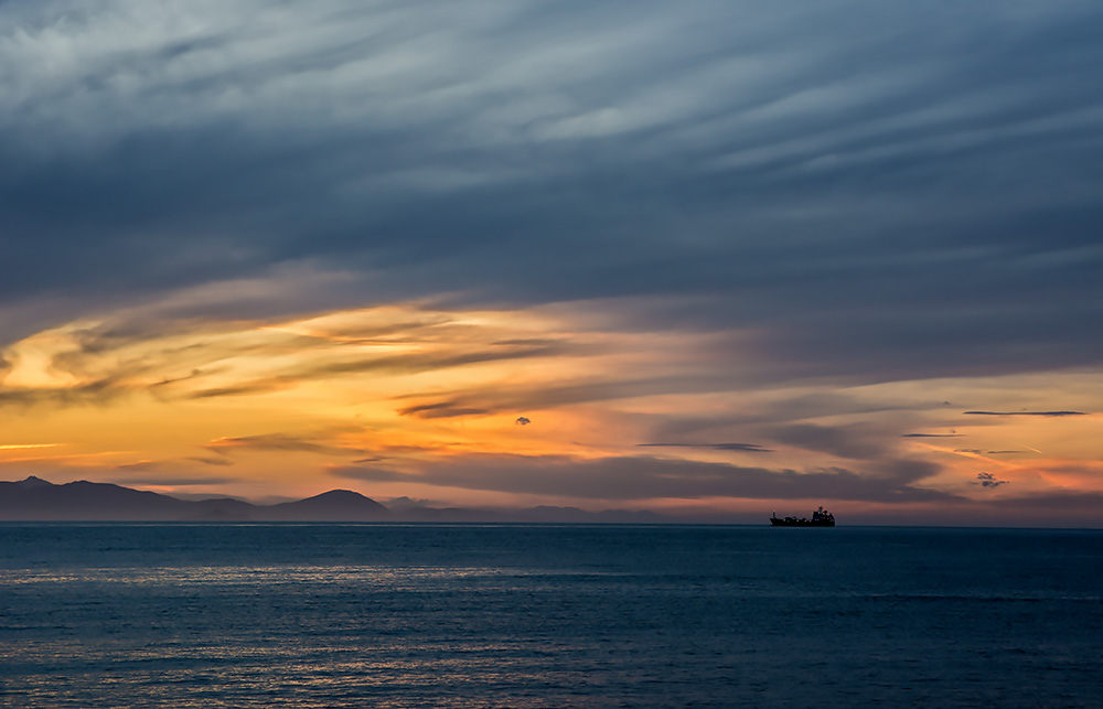 Sailing toward the Elbe