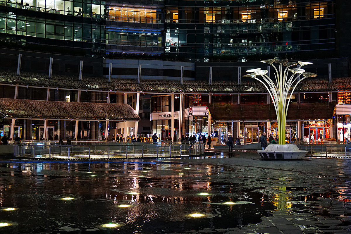 Piazza Gae Aulenti #night