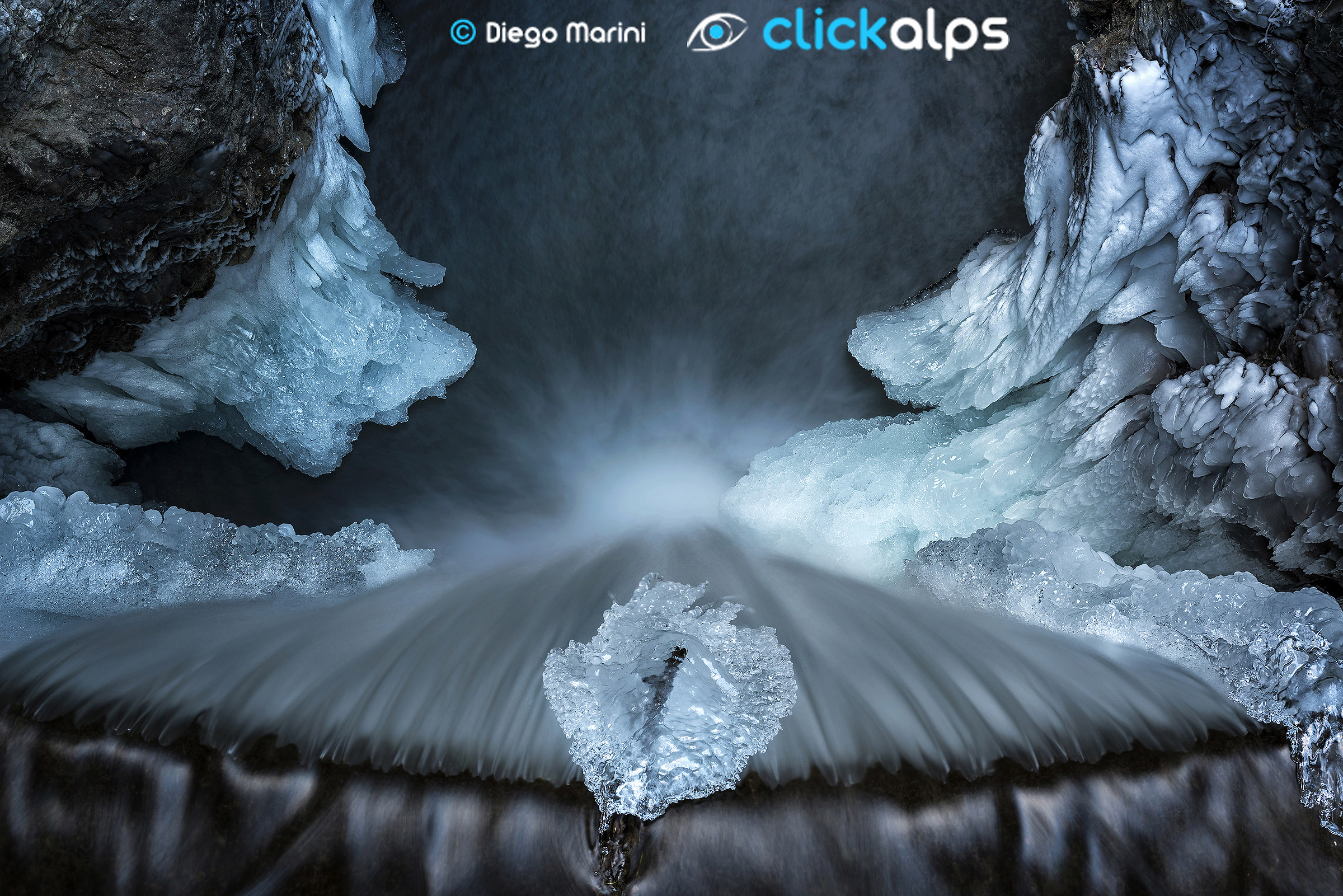 cascata gelata del lago smeraldo