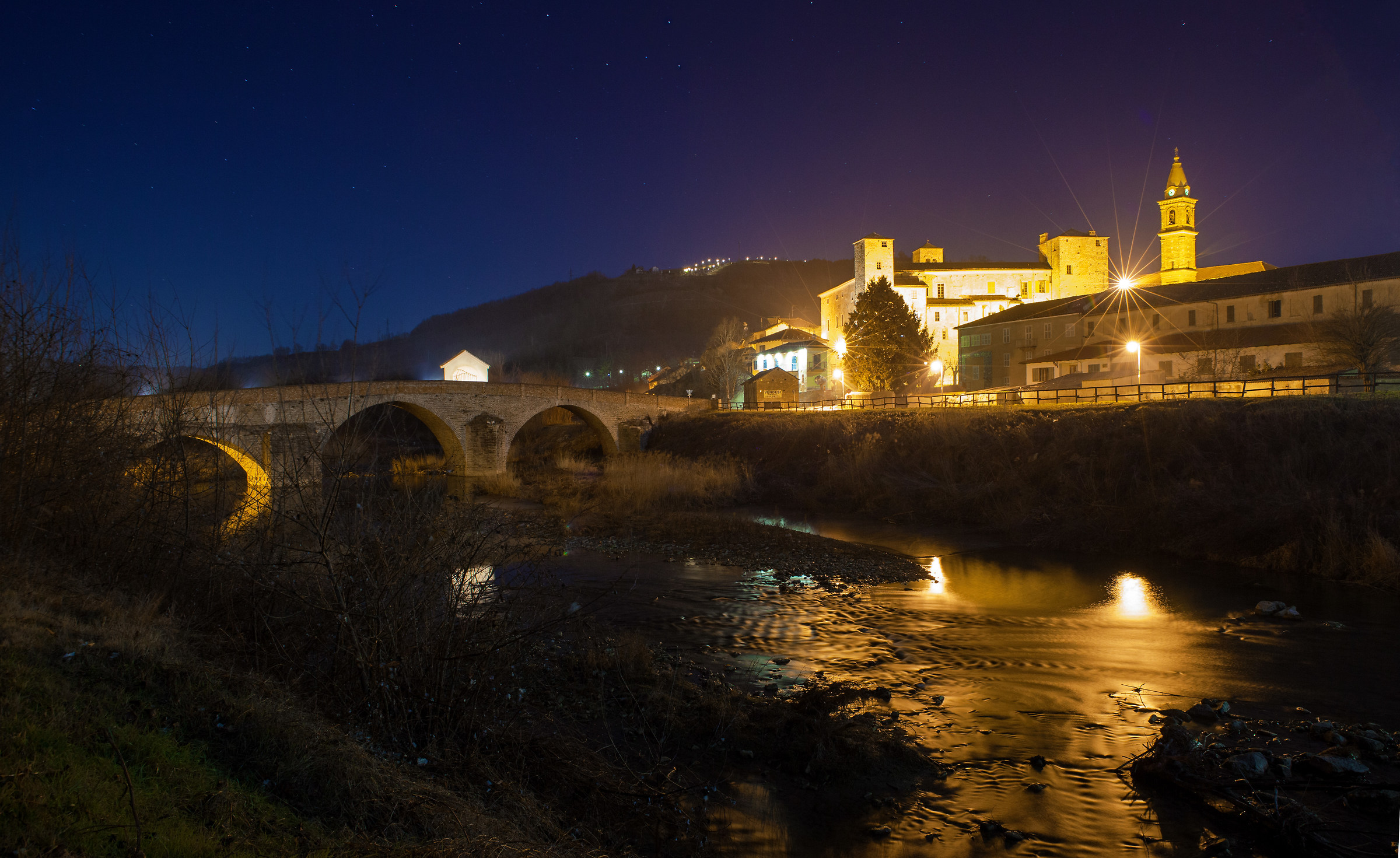 Monastero Bormida by night