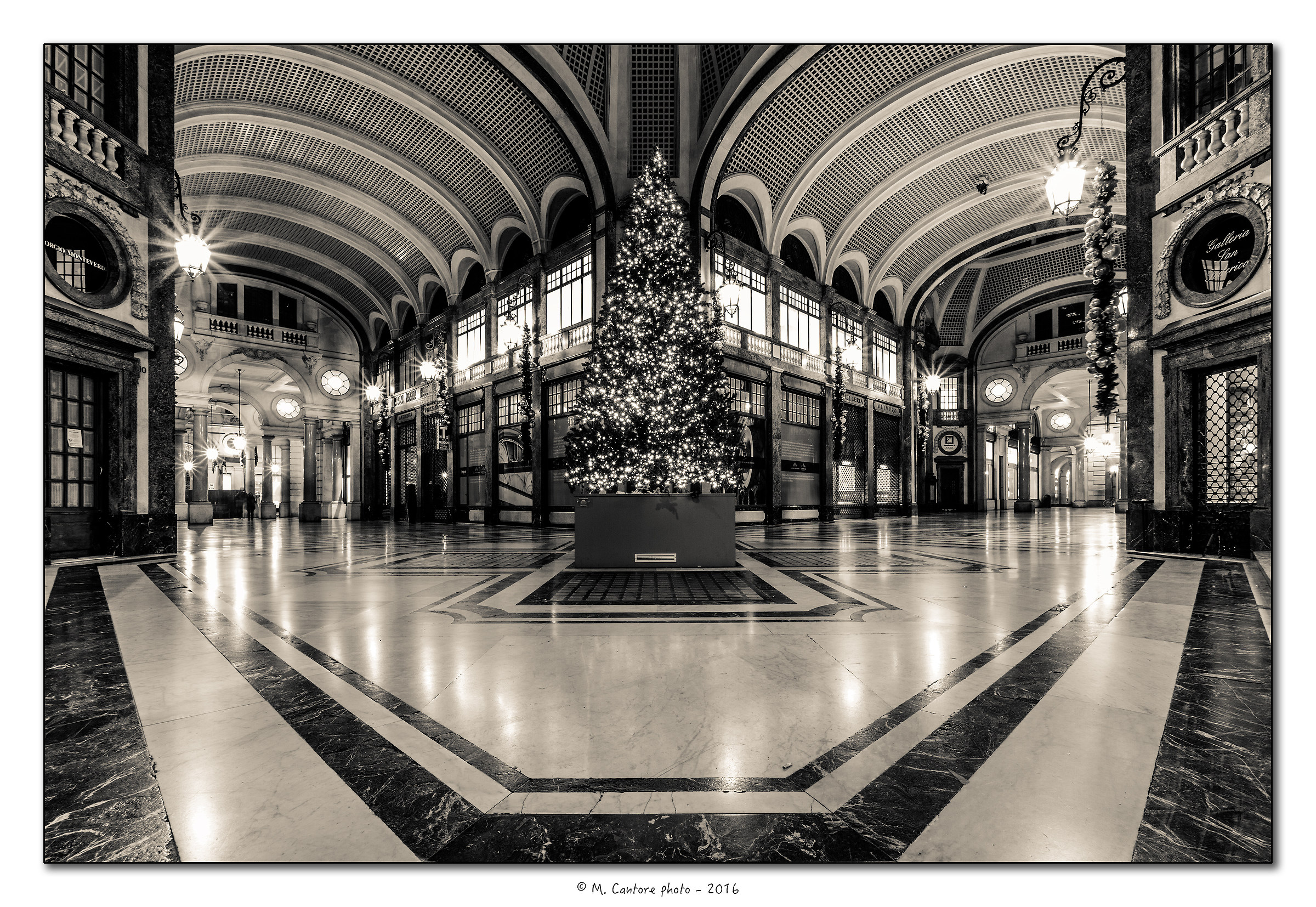 Galleria San Federico sotto Natale