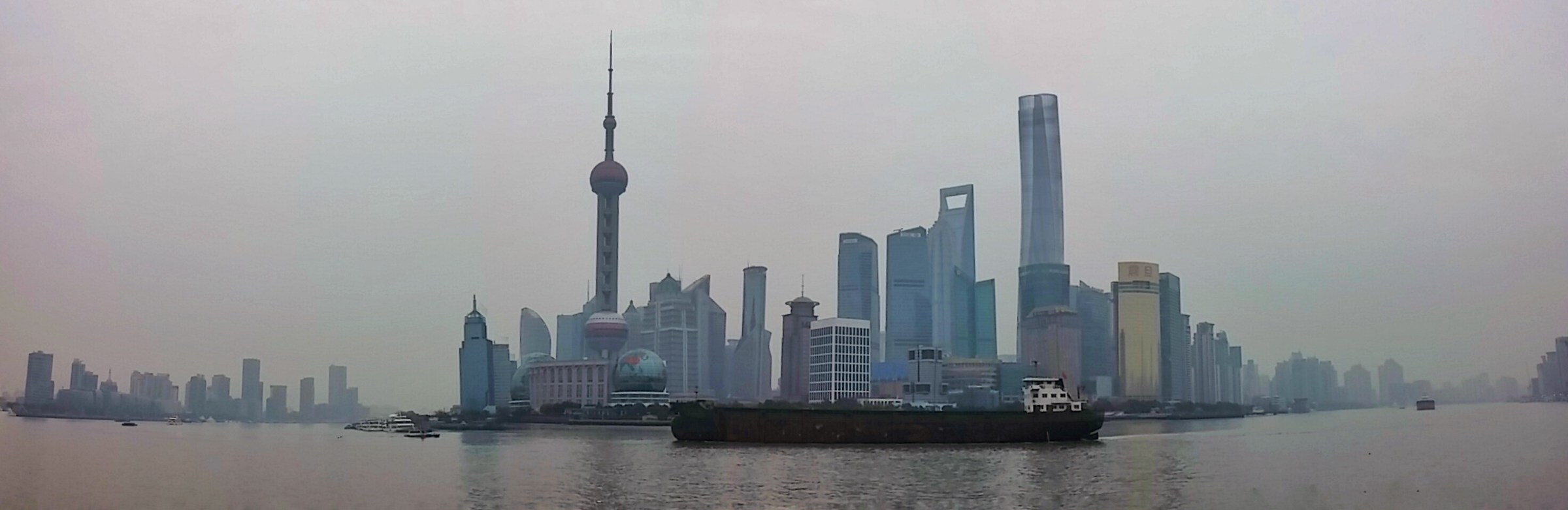 Shangai in una giornata piovosa