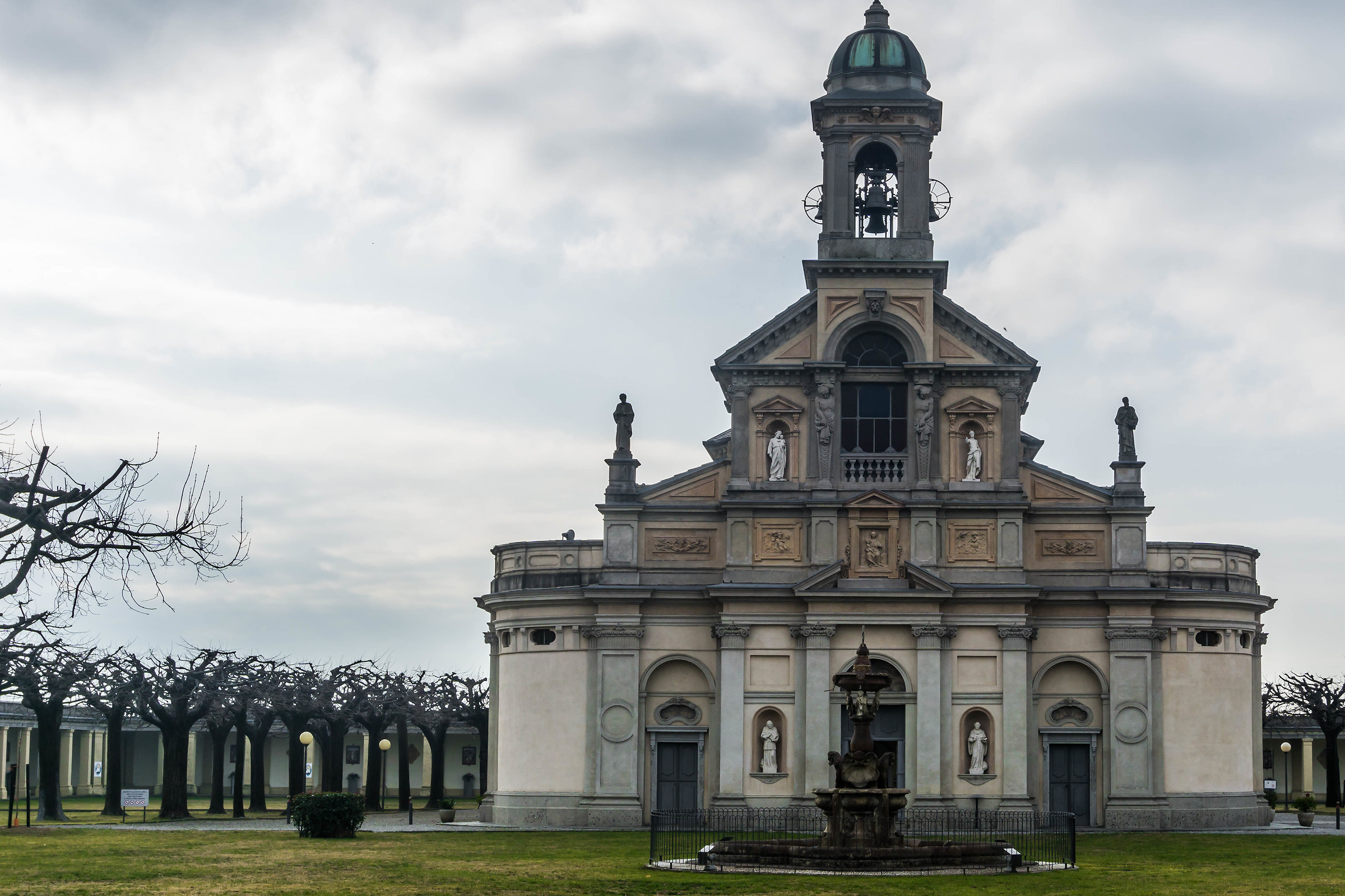 cold morning at the shrine of stezzano (bg)