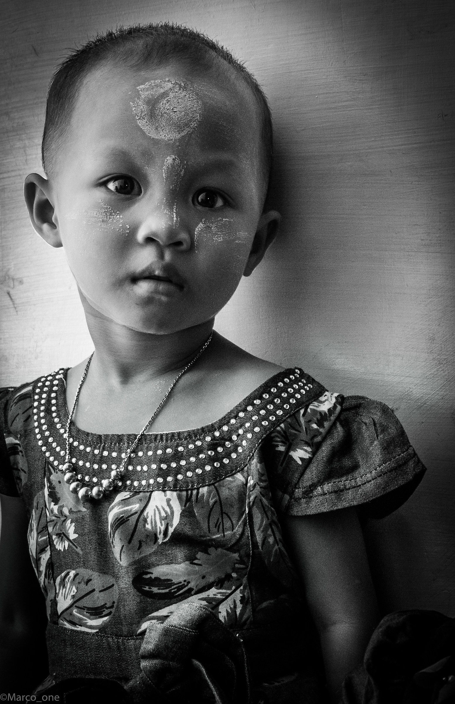 Looks. Myanmar 2015
