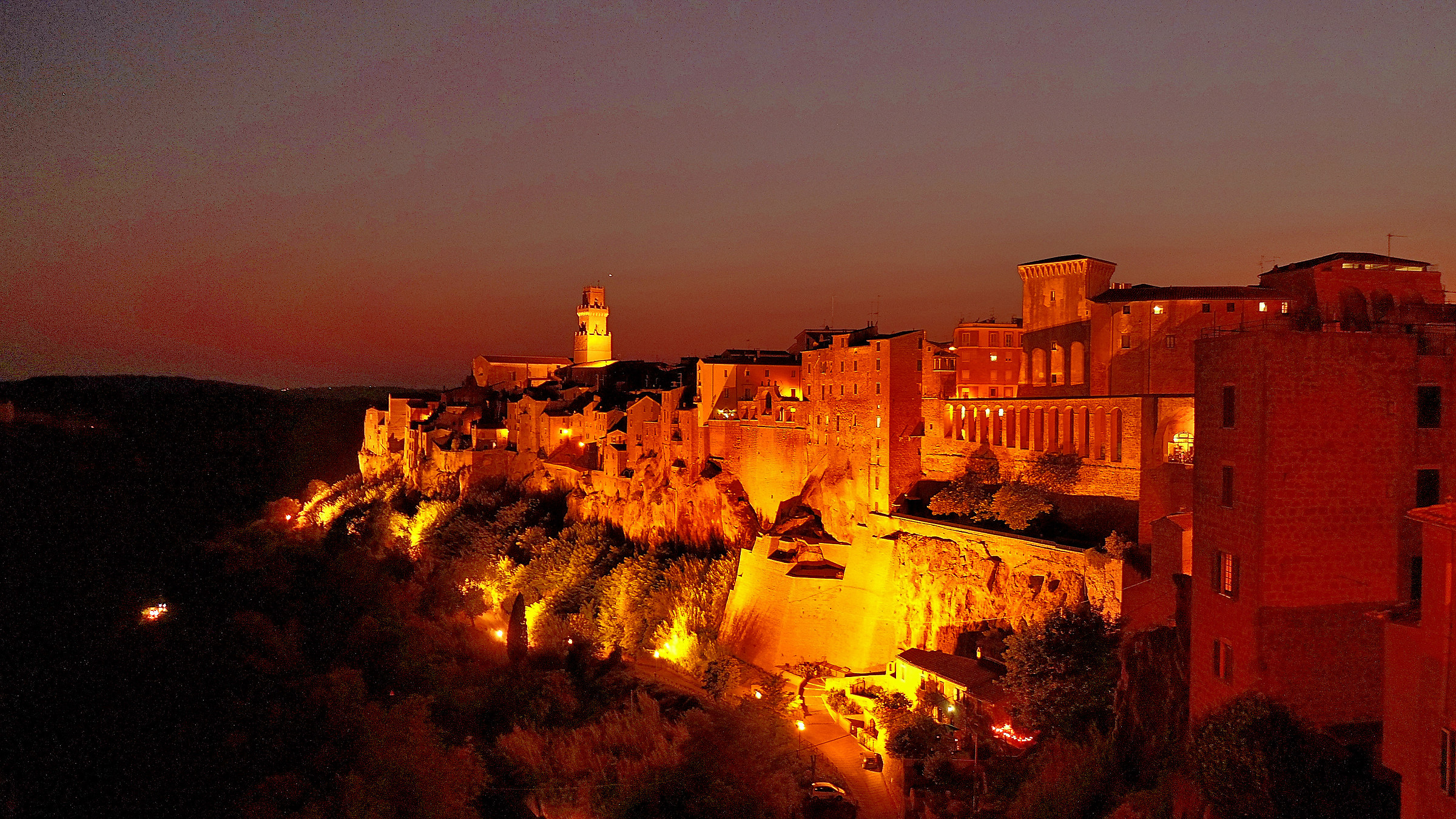 pitigliano night