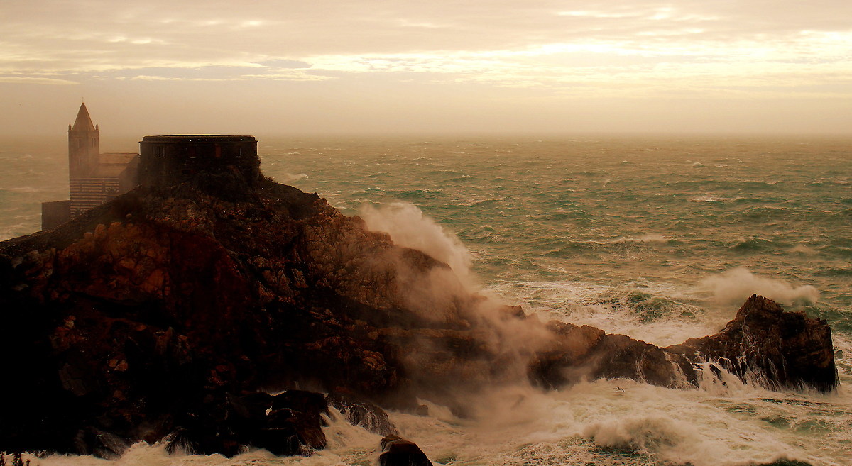 A little 'atmosphere in San Pietro (Portovenere)