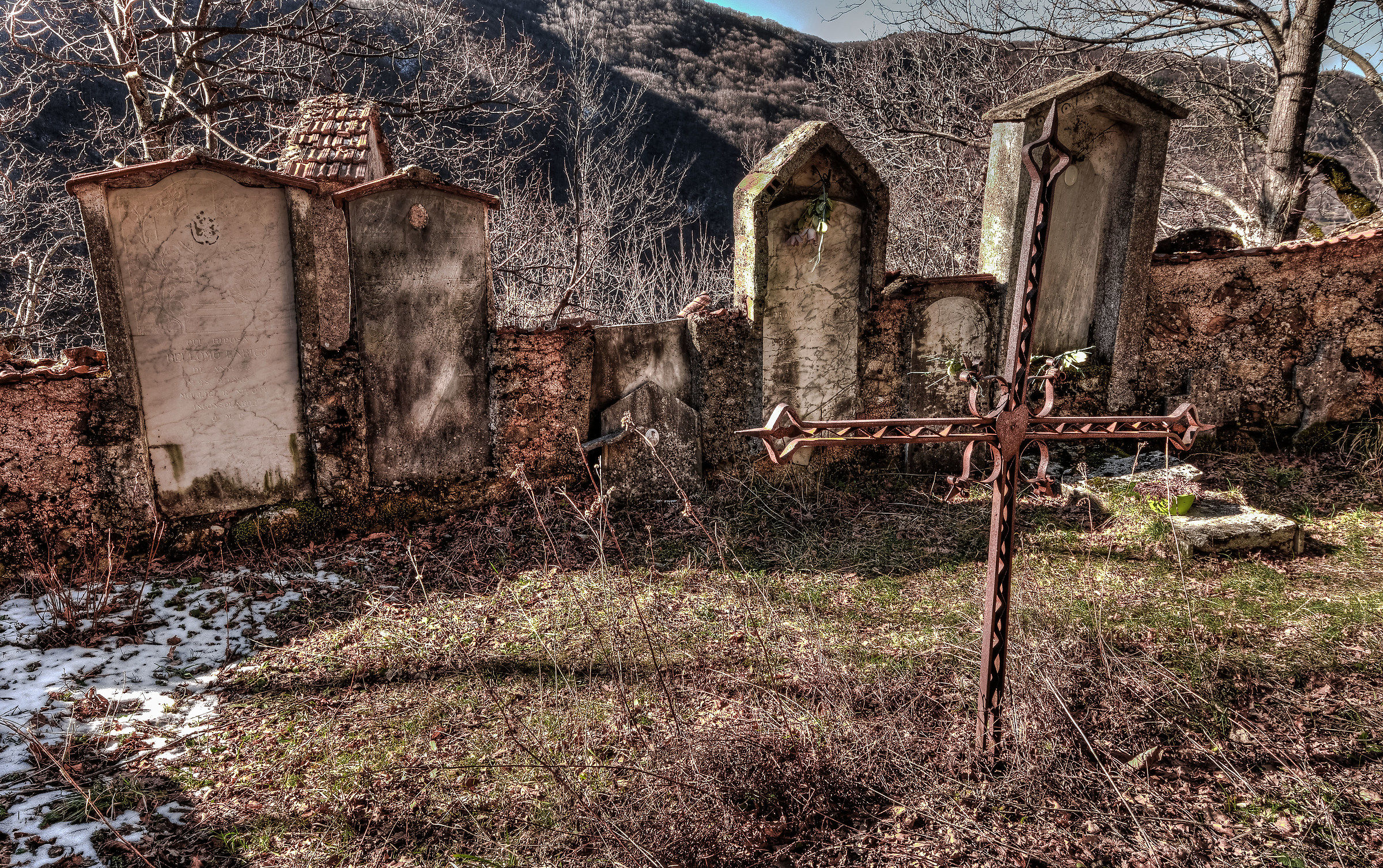 Reneuzzi (Al) Old cemetery abbandanato ...