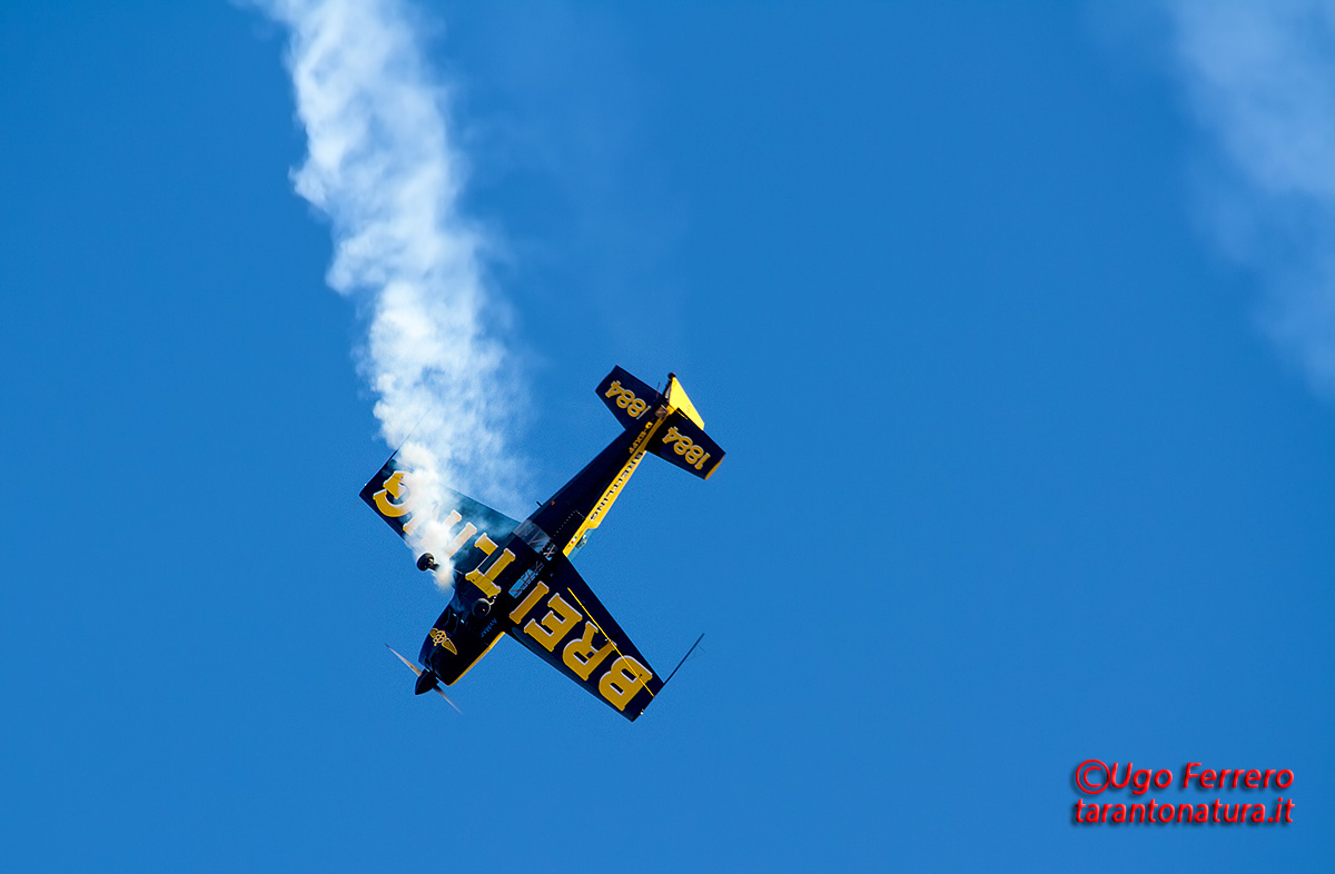 Francesco Fornabaio Campione di acrobazie aeree.