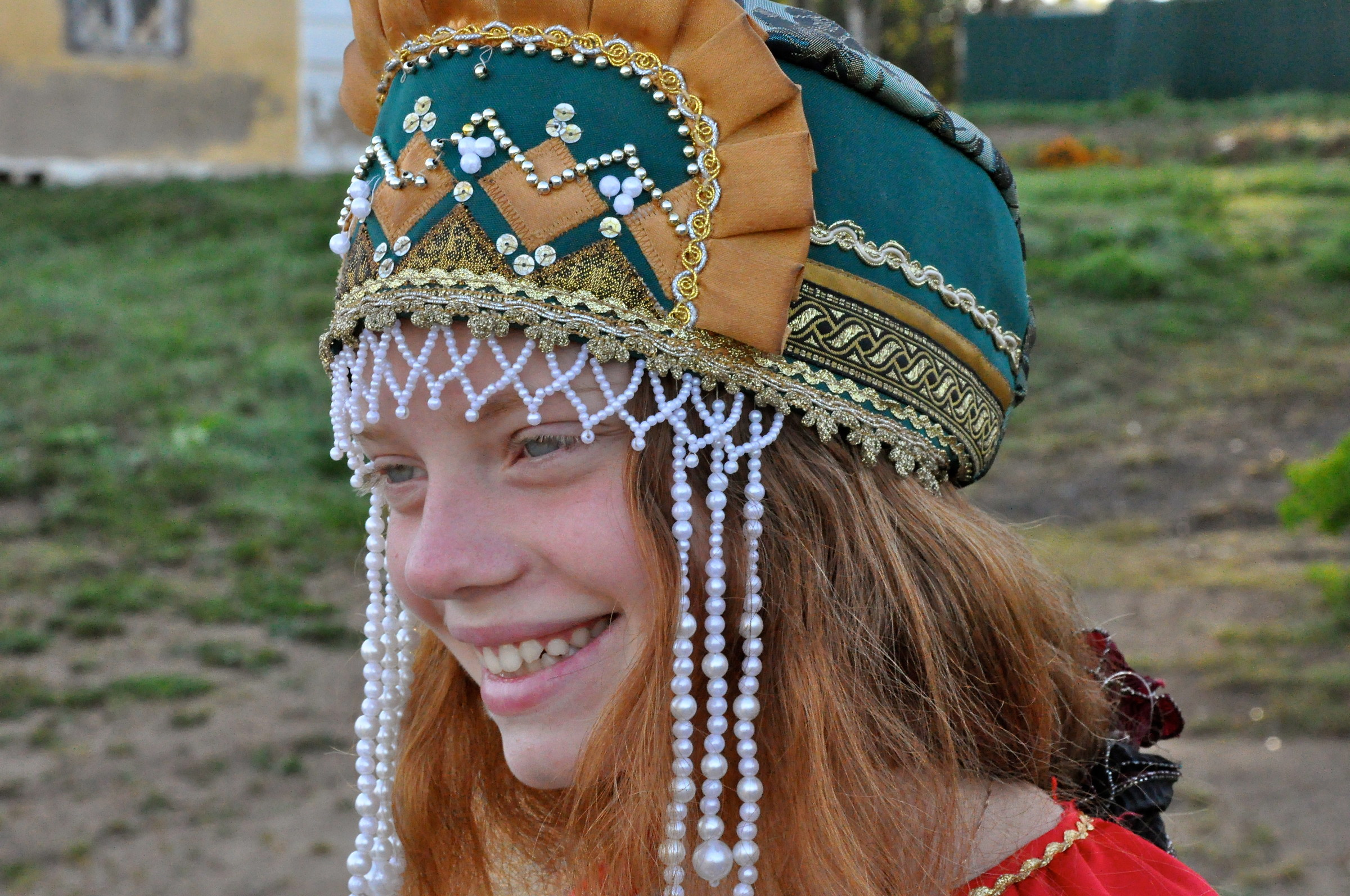 Uglich: Young girl with traditional dress