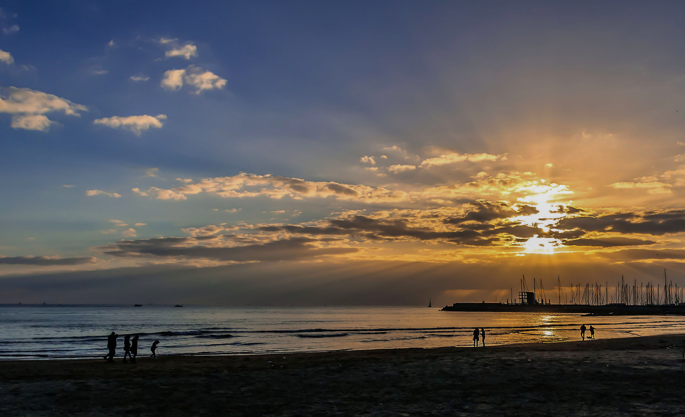 The sea is without roads, the sea is without explanations