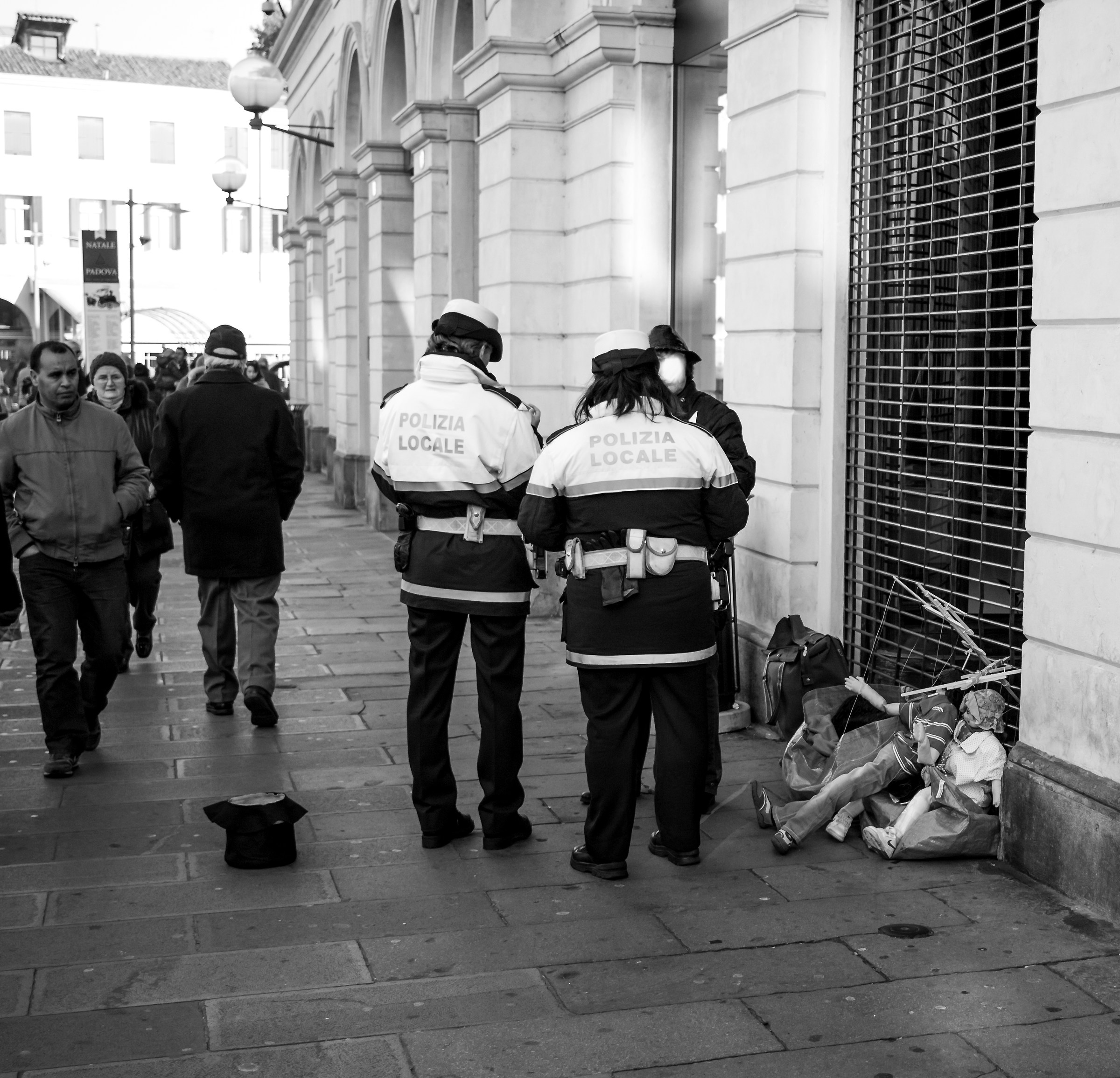 Il reato?  Far divertire grandi e piccini....  :-((