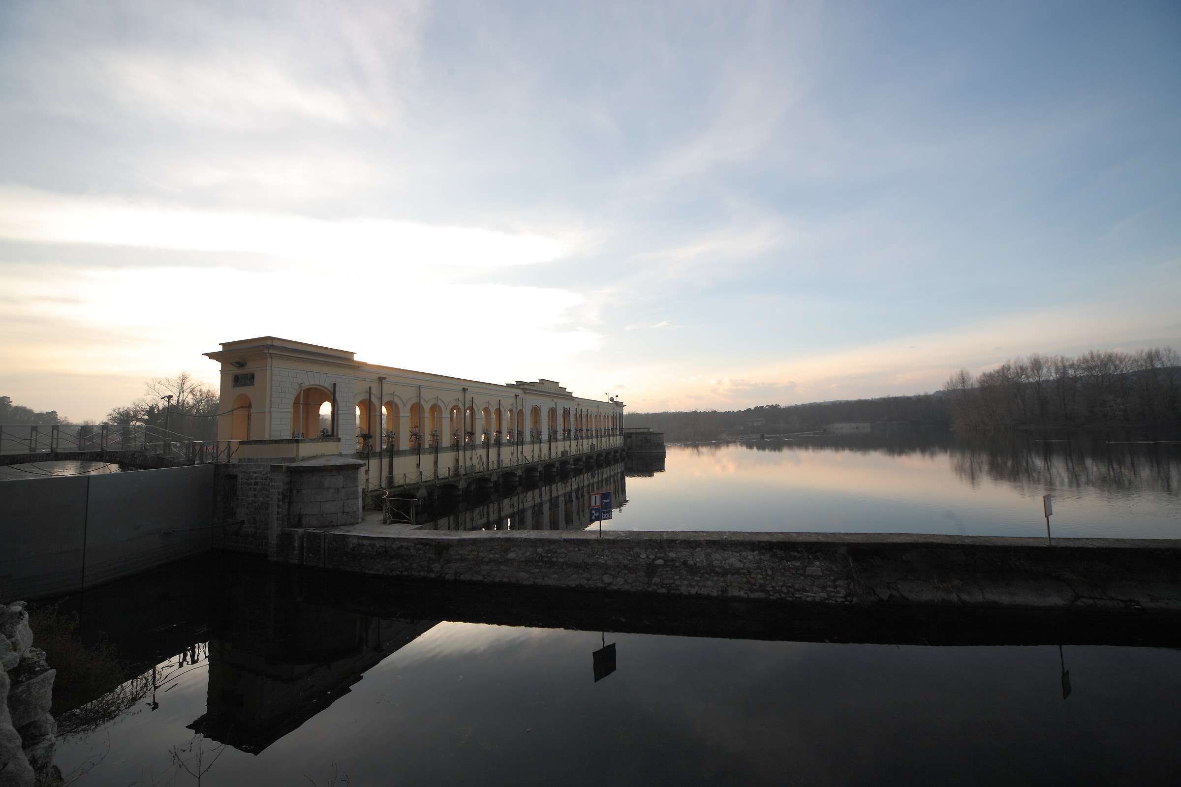 Sbarramento che immette nel canale Villoresi