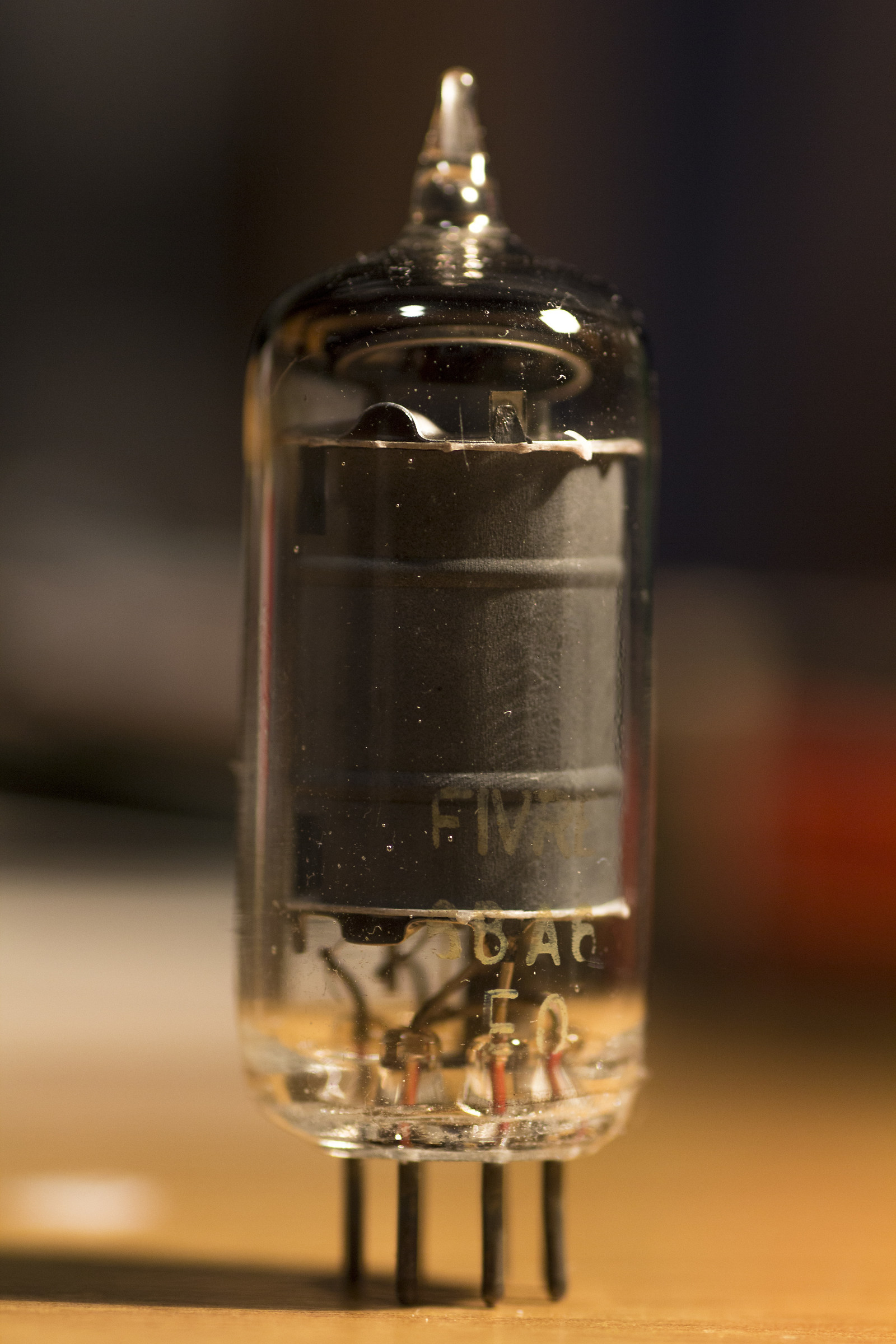 Valvola termoionica a doppio triodo 6ba6