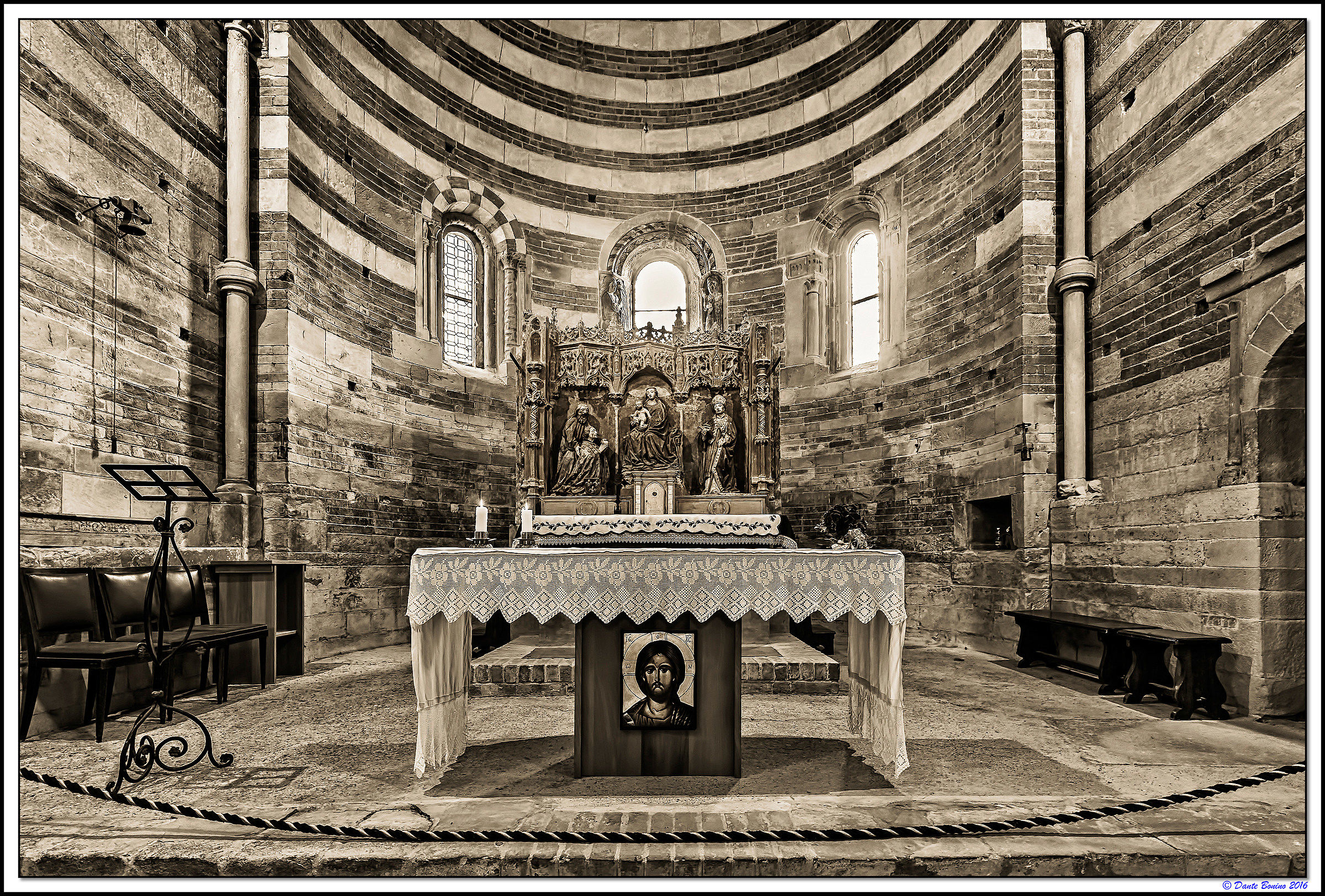 Abbey Vezzolano: The altar