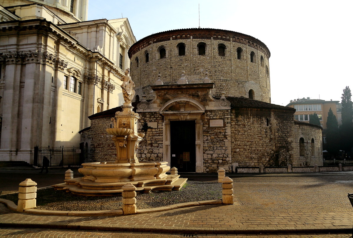 Brescia Fontana e Duomo vecchio