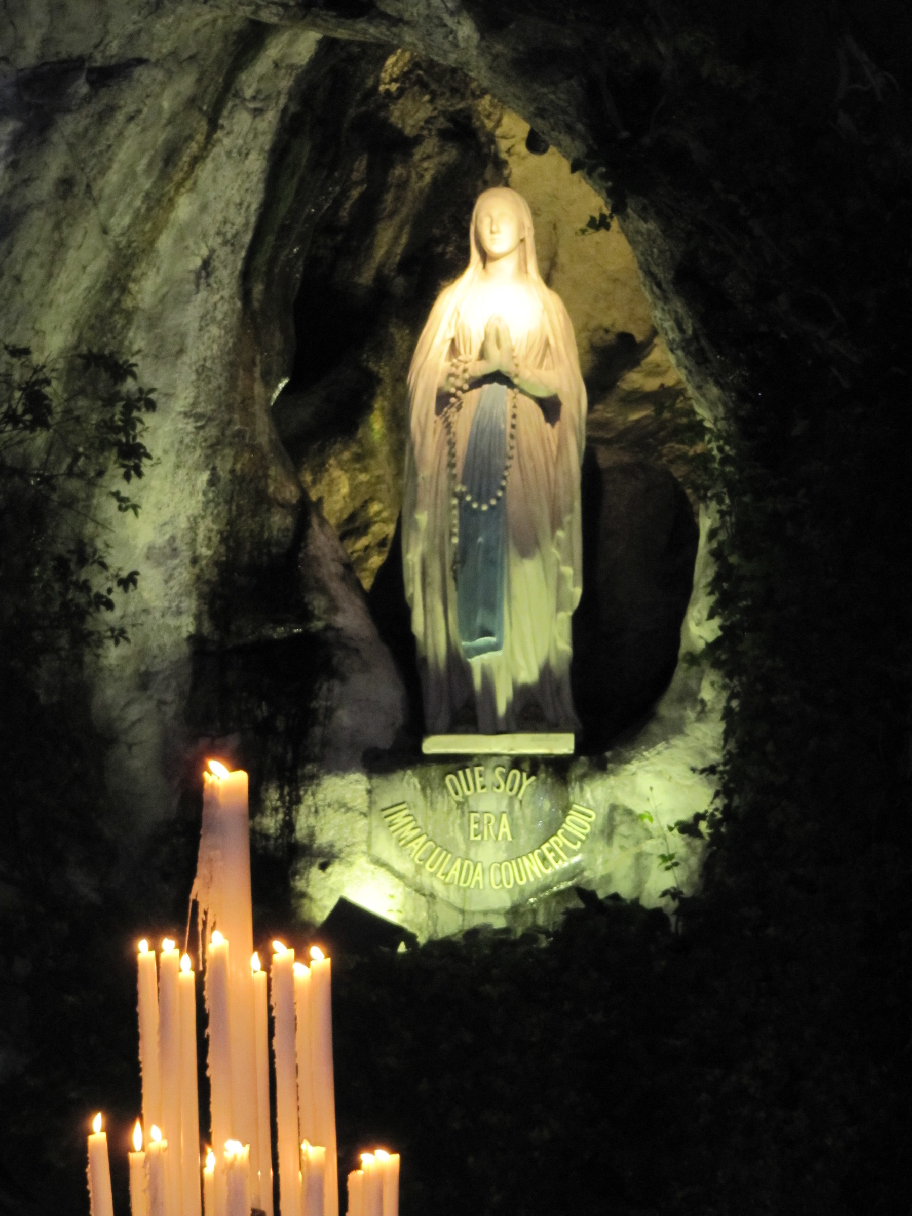 La Grotta di Massabielle - Lourdes